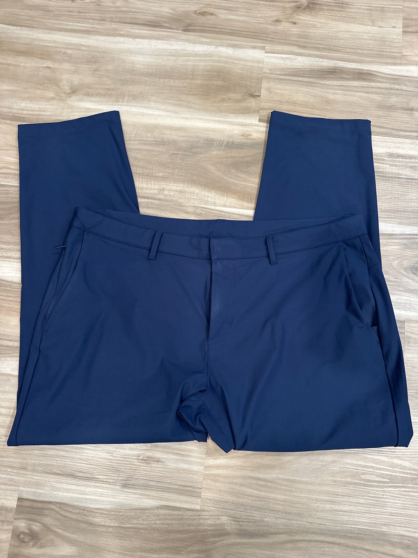 Seller 147 | Men’s 42 X 32 Fabletics “The Don” pant / Navy