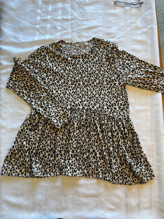 #29 Women’s size S leopard print shirt VGUC