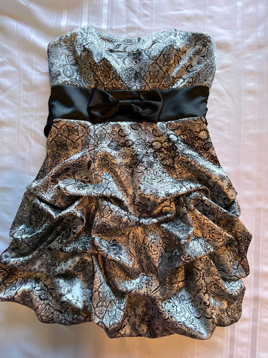 #57  Juniors medium party dress EUC