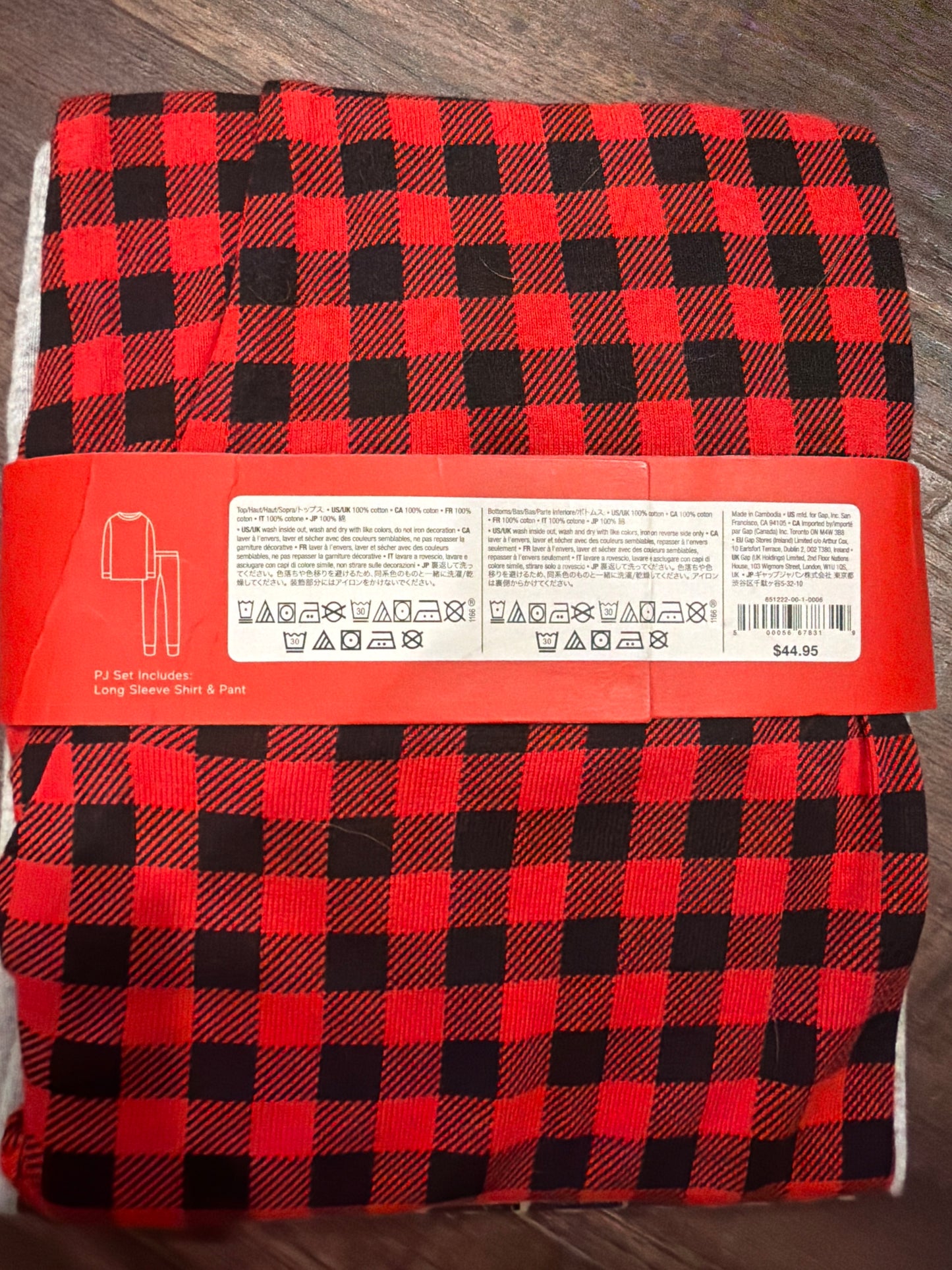 #107 size 6 Gap kids Disney holiday pajama set