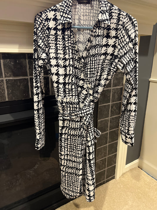 Women’s The Limited long sleeve dress, size Large