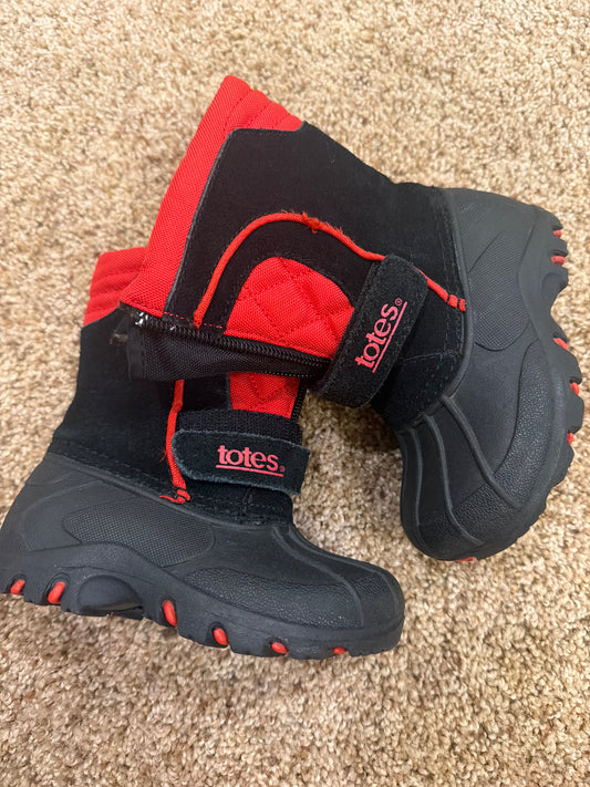 #47, boys size 5 winter snow boots, totes brand