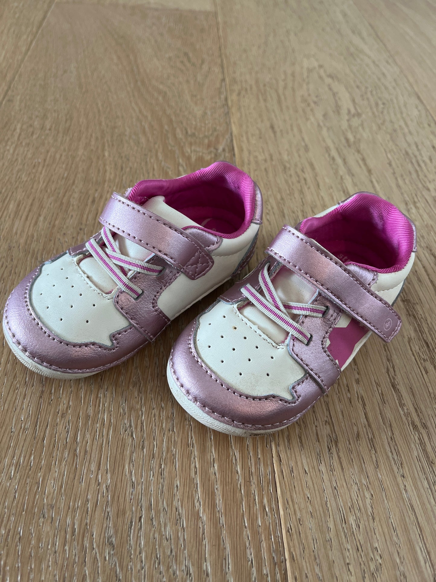 #40 Girls Size 6 Wide Pink Stride Rite Sneakers