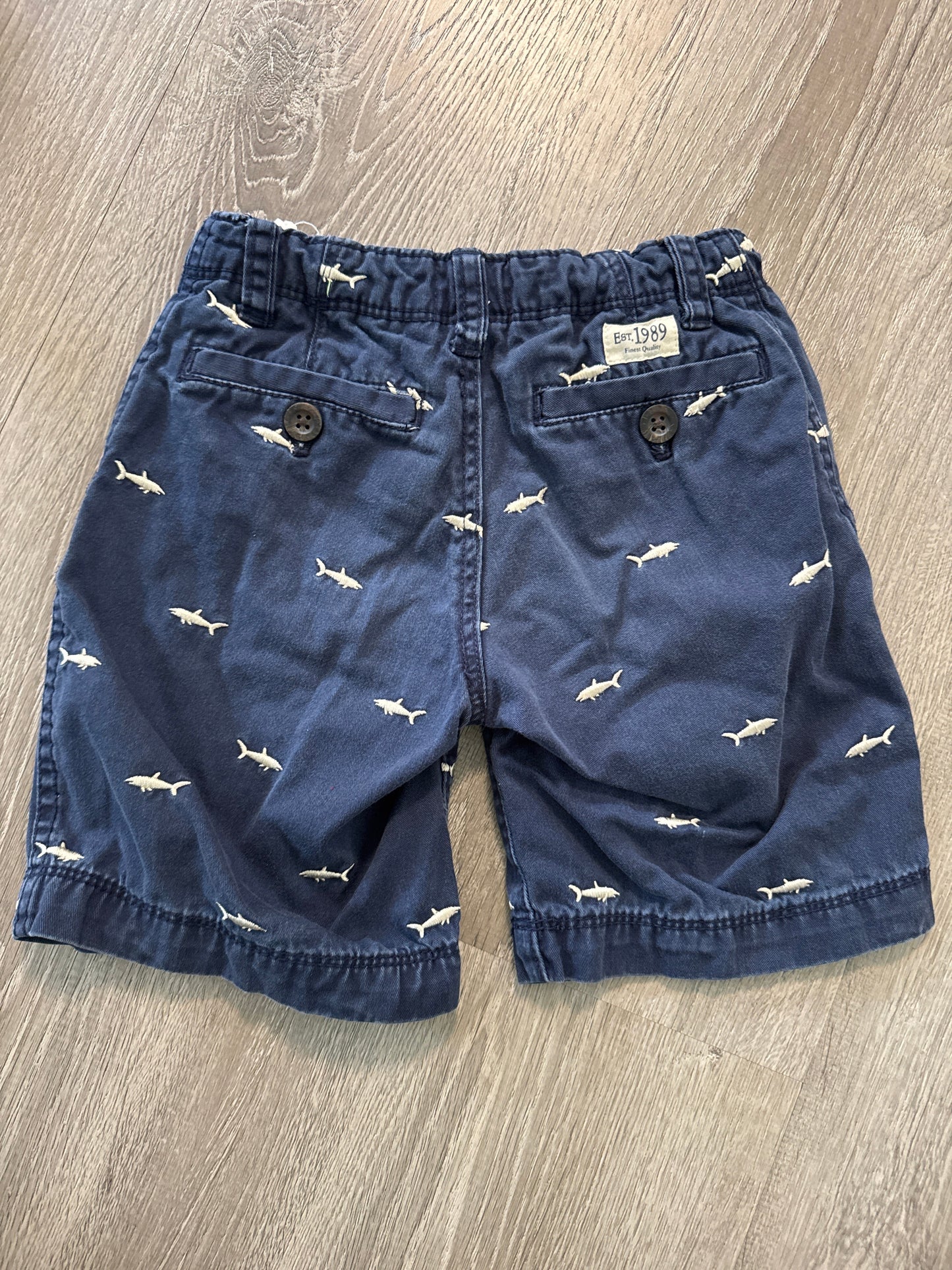 #149 Boys shark embroidered shorts size 5