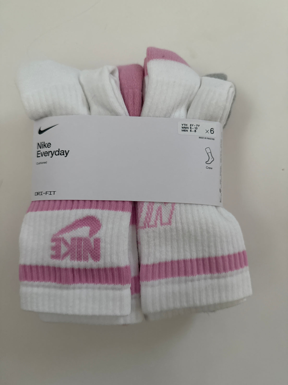 #64 Girls Nike NWT Crew Socks 5Y-7Y/Women 6-10