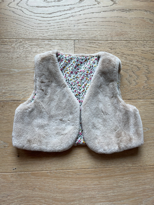 #110 Girls 2T-3T Faux Fur Vest