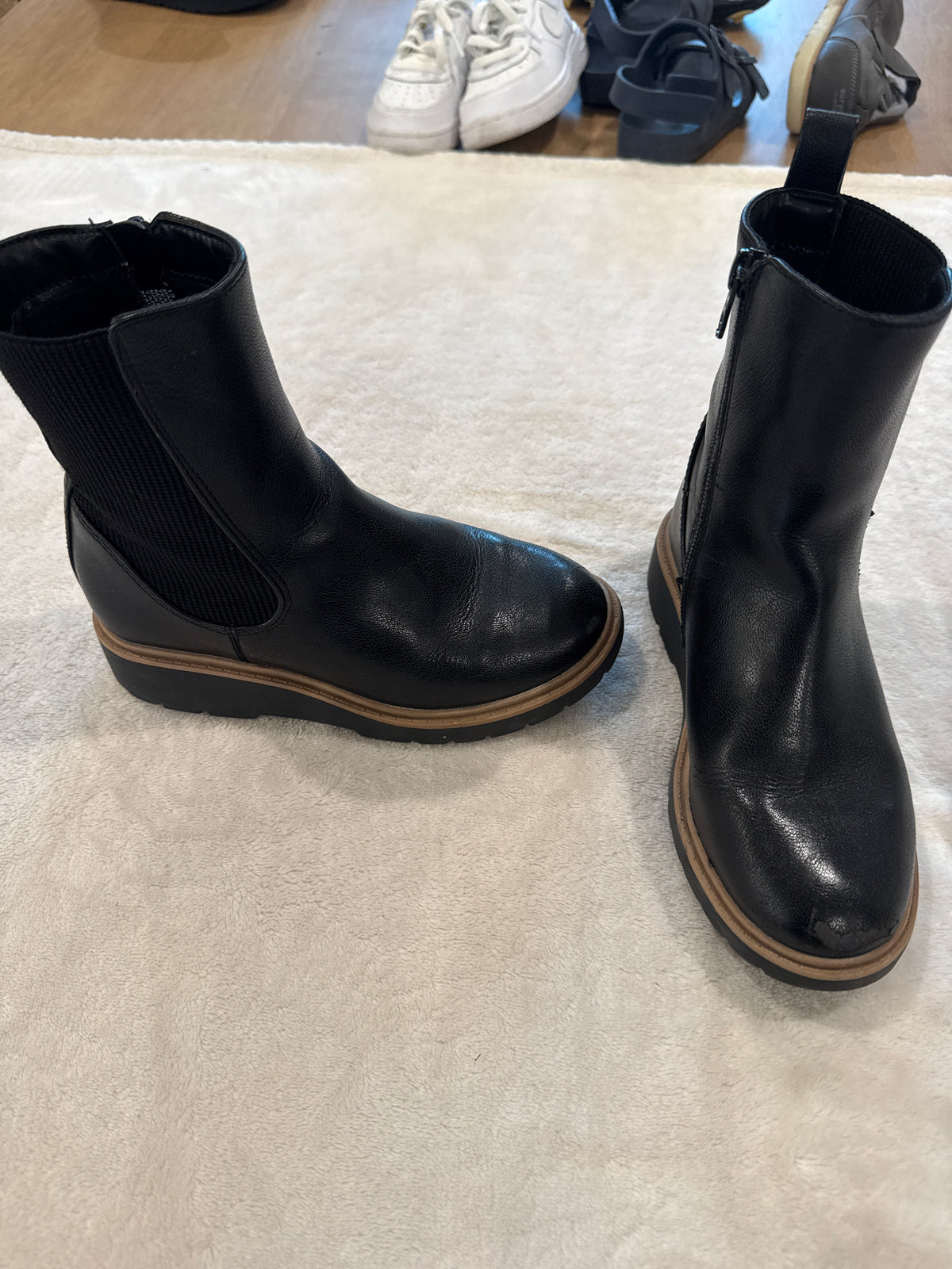 #81 Girls Shoe 13 Art Class black boots