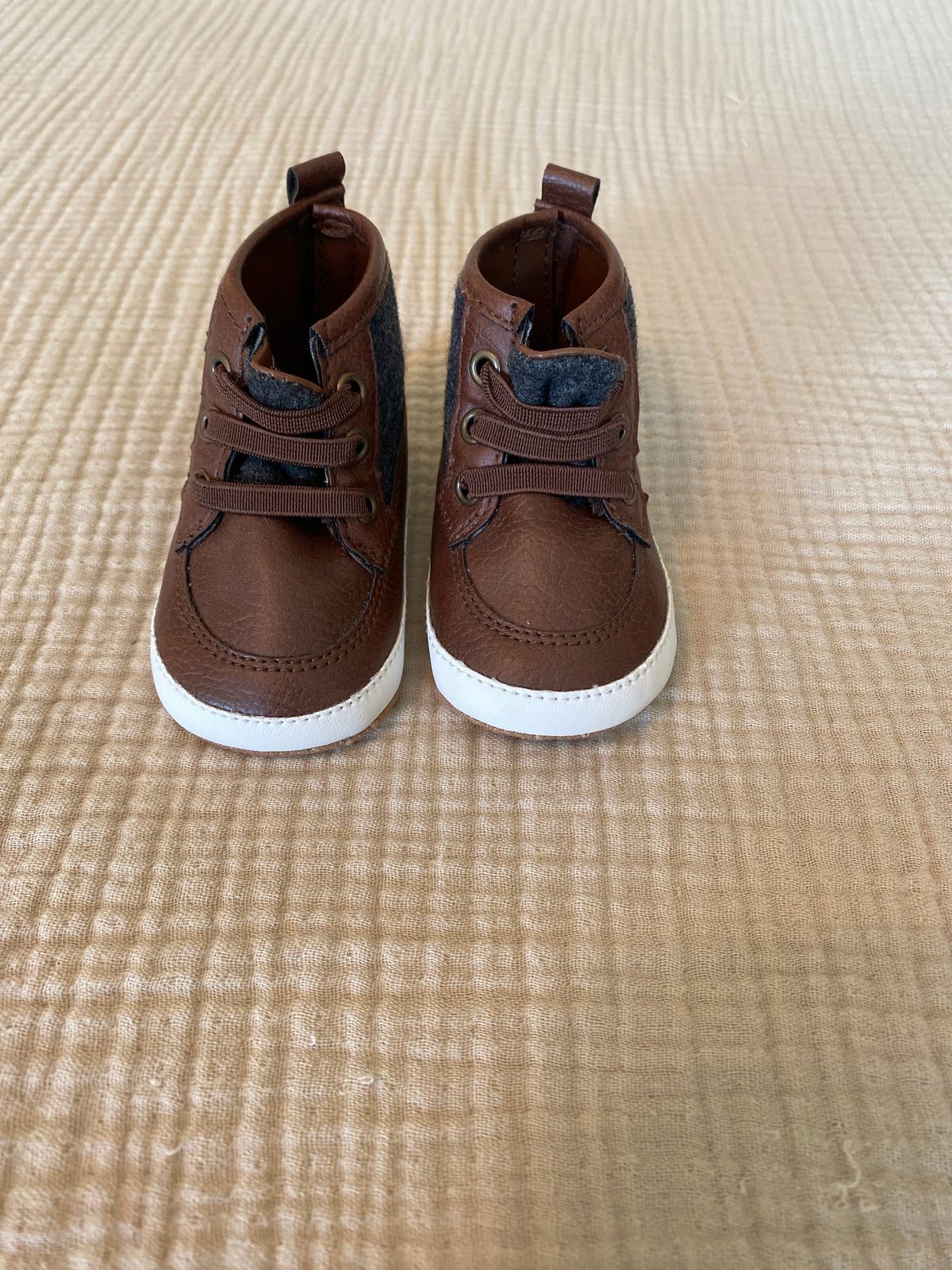 #63-boys shoes-size 3-6 months