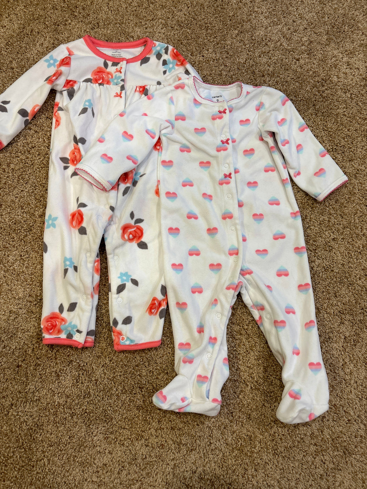 #47, girls Carter’s white and floral/hearts fleece pajamas Size 9mo
