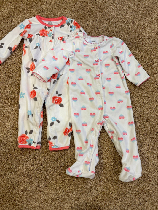#47, girls Carter’s white and floral/hearts fleece pajamas Size 9mo