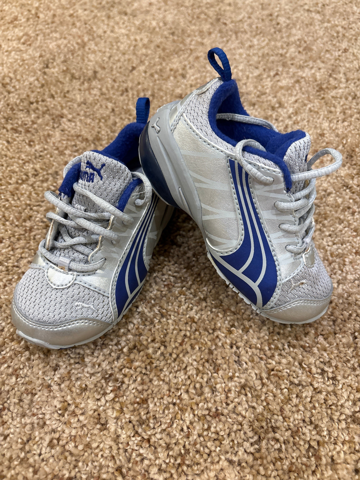 #47, boys Puma silver/blue shoes Kids Size 6