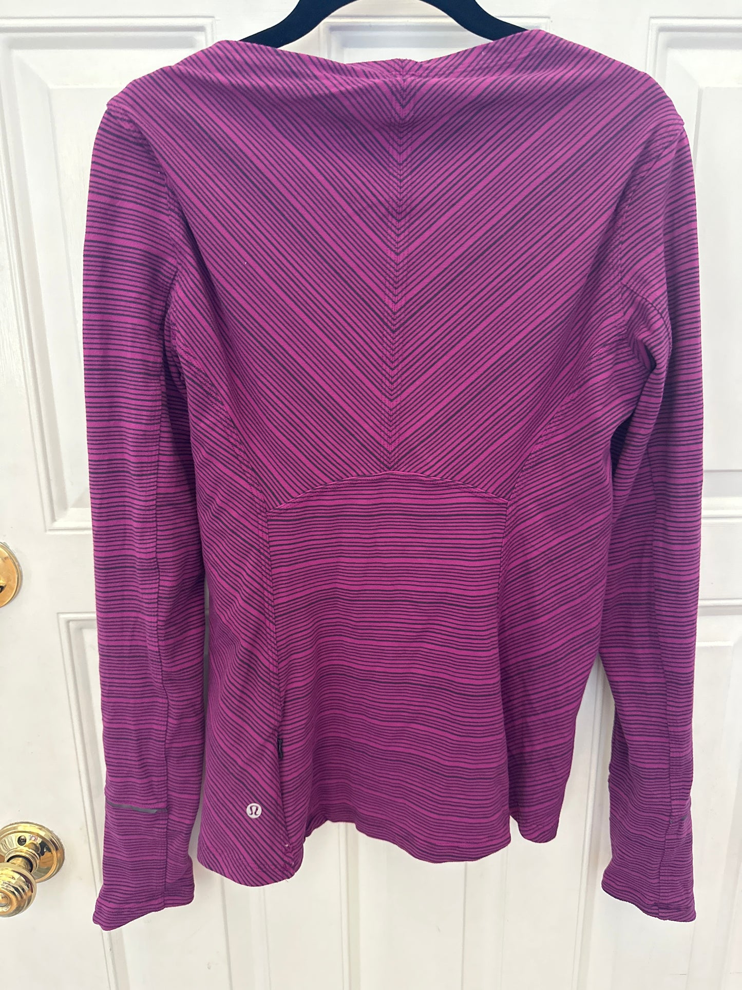 #81A Lululemon Sz 8 Long Sleeve Shirt with Thumb holes