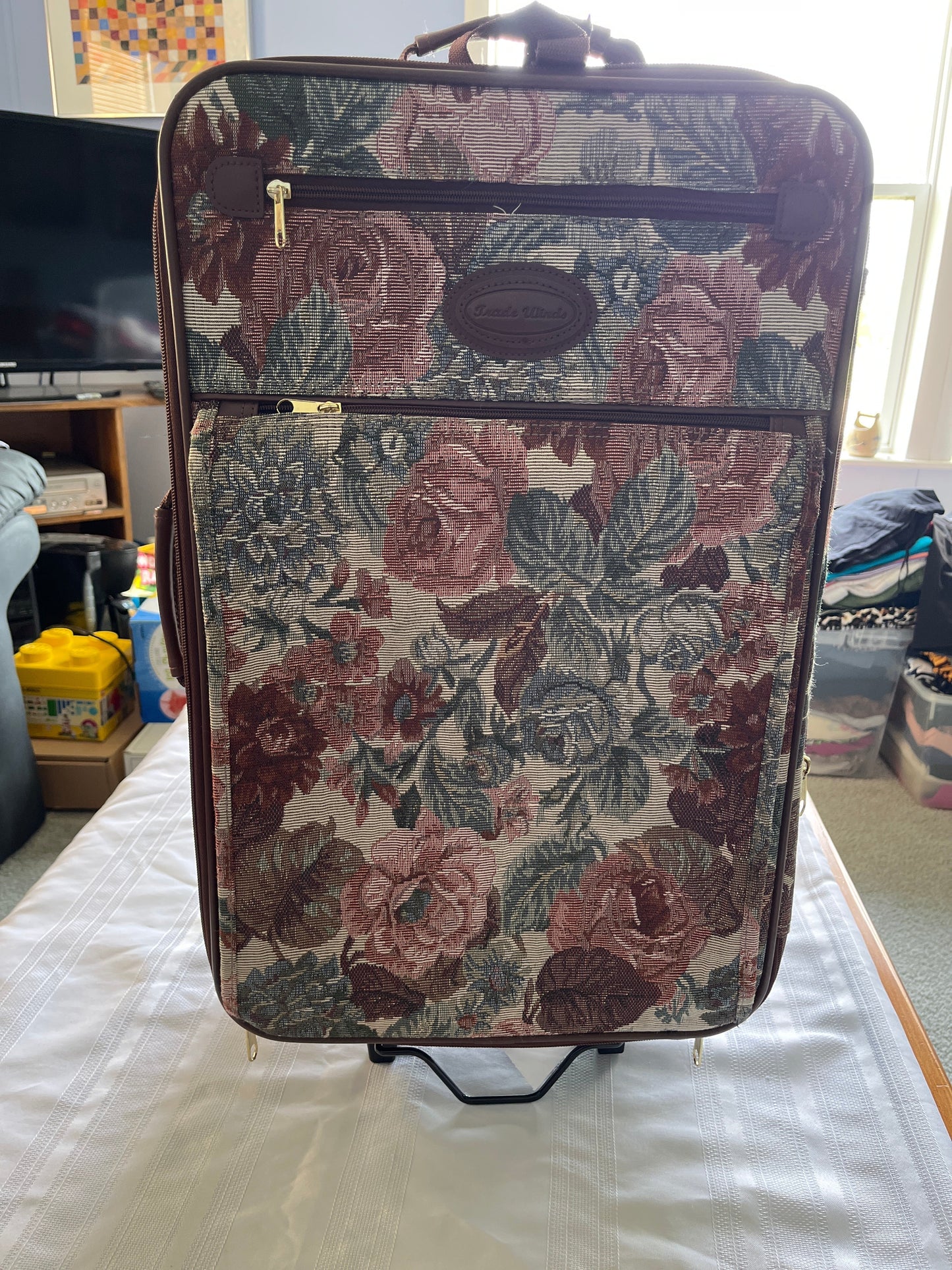 #57  Suitcase Medium