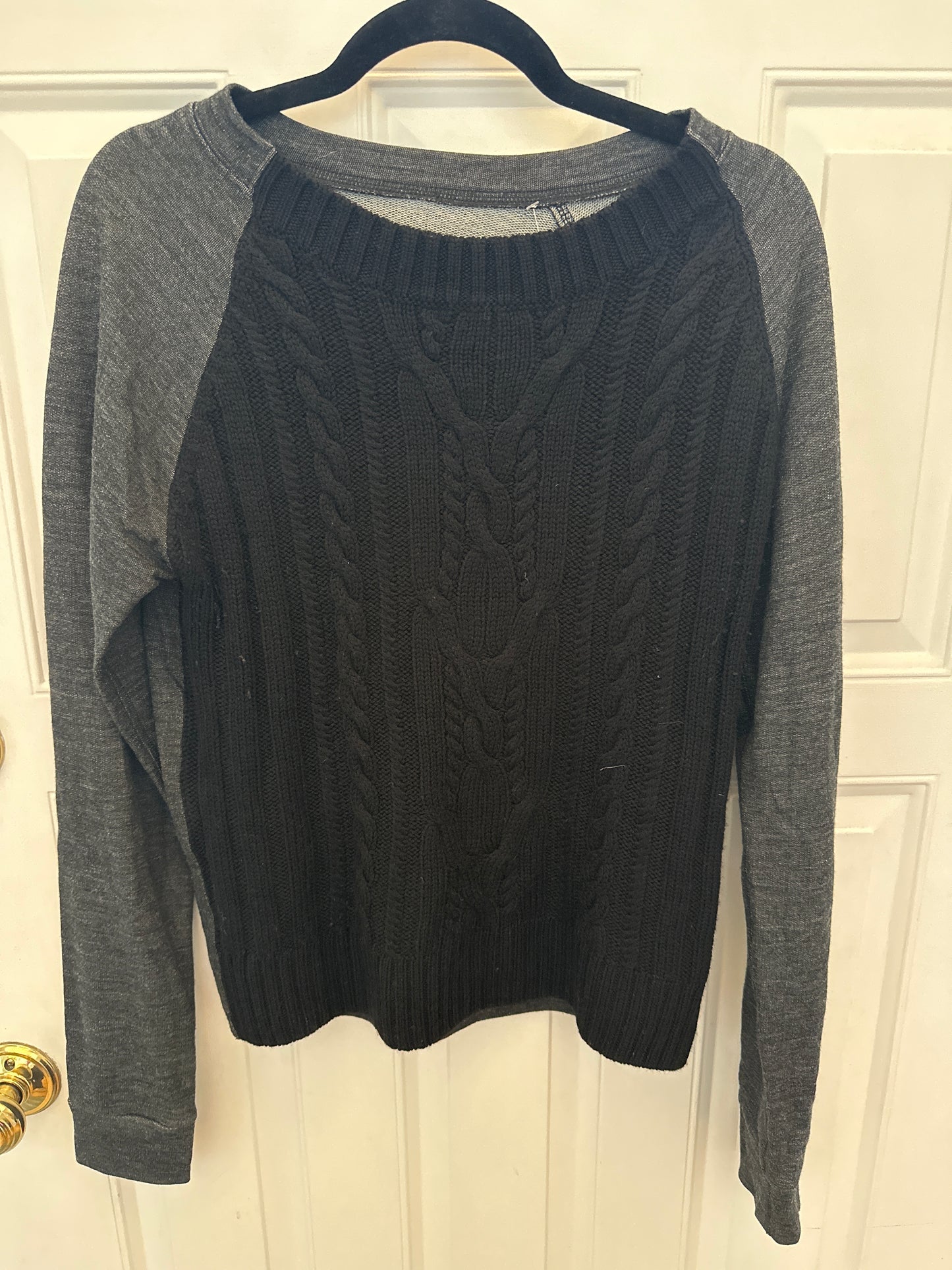 #81A Lululemon Sz 8 (no size dot) Cable Knit Sweater