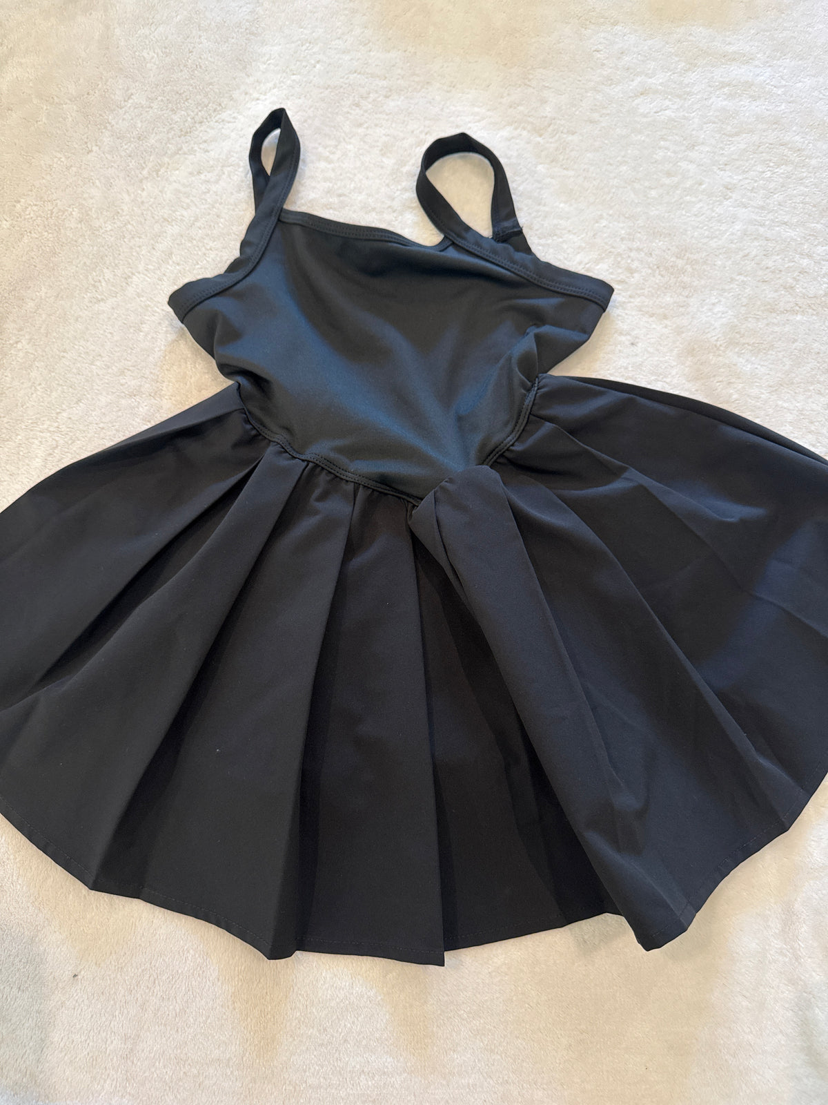 #81 Girls 5 (Tag says 9) JNSQ dance outfit with built in shorts euc