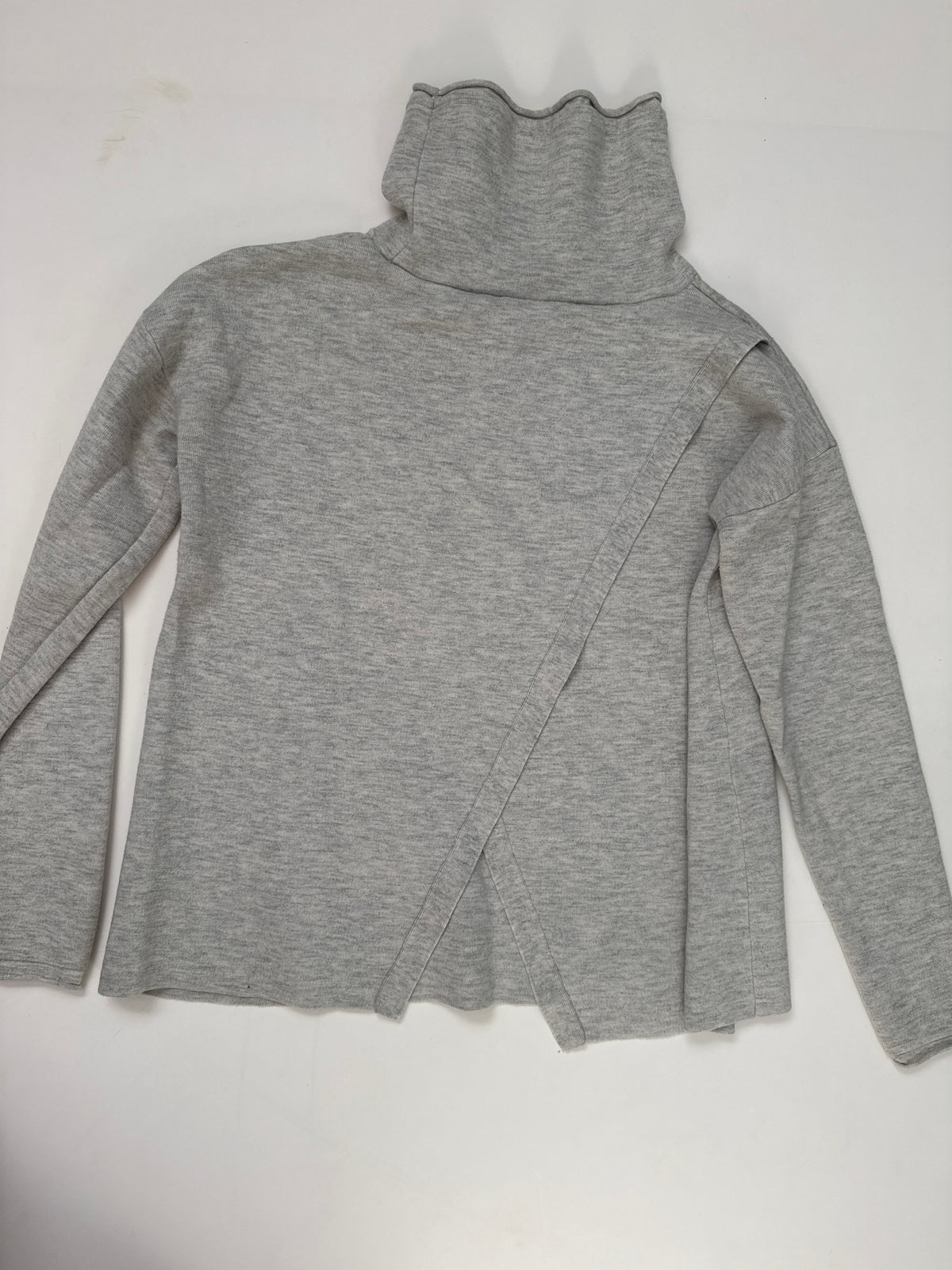 #64 Vineyard Vines Relaxed Turtleneck Sweater (split-hem back) SizeS