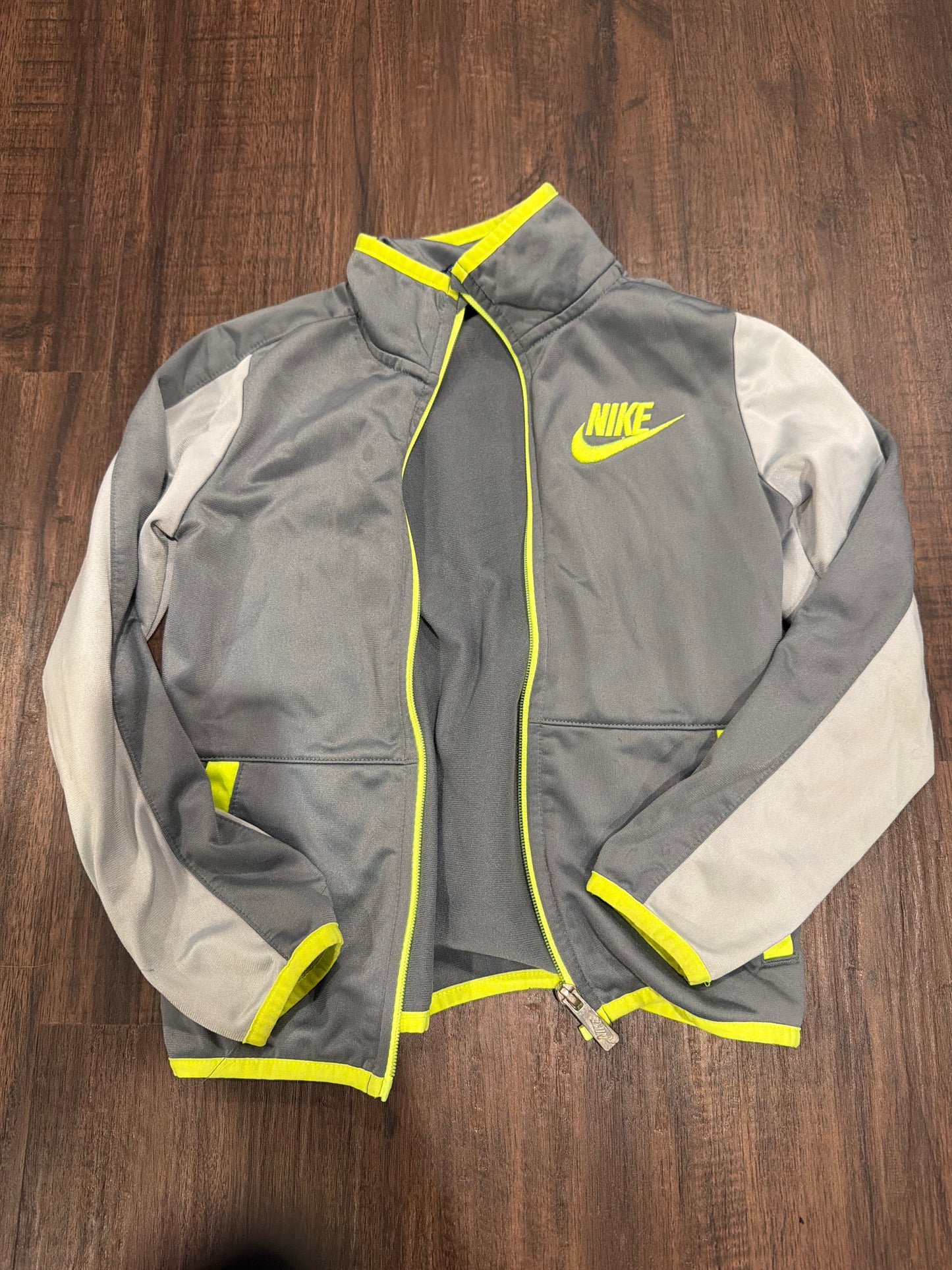 #107 boys size 7 Nike zip up