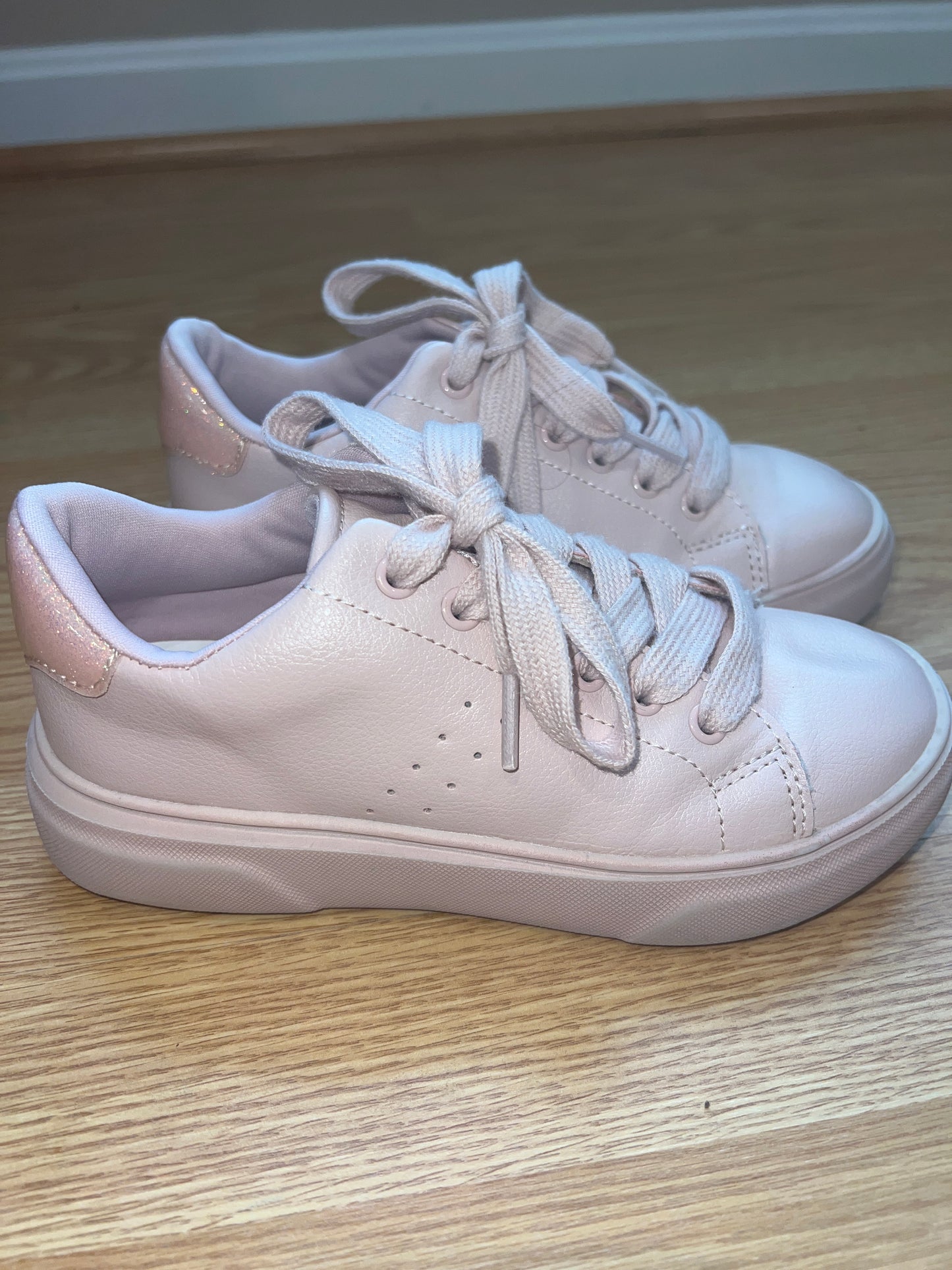 89A Art class light pink size 13 girls sneakers VGUC