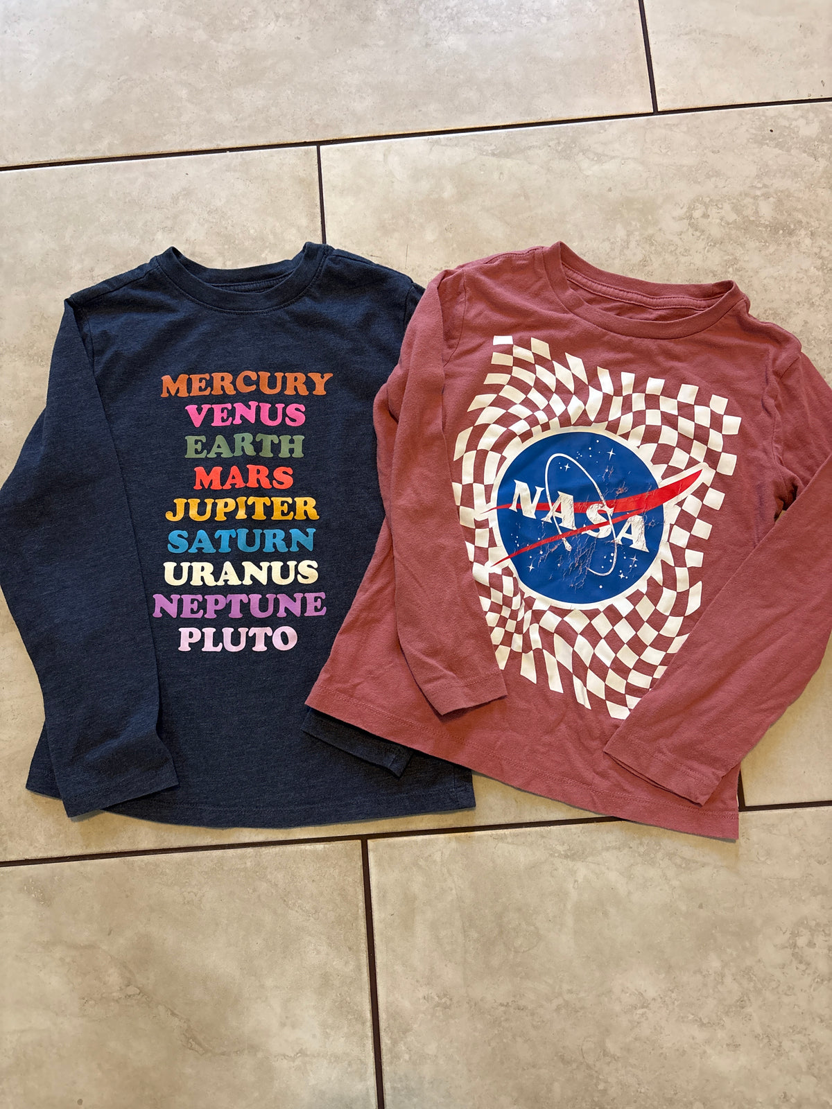 #166 boys sz small(6/7) long sleeved tees