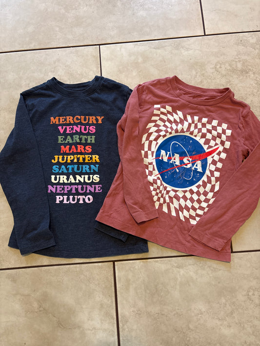 #166 boys sz small(6/7) long sleeved tees