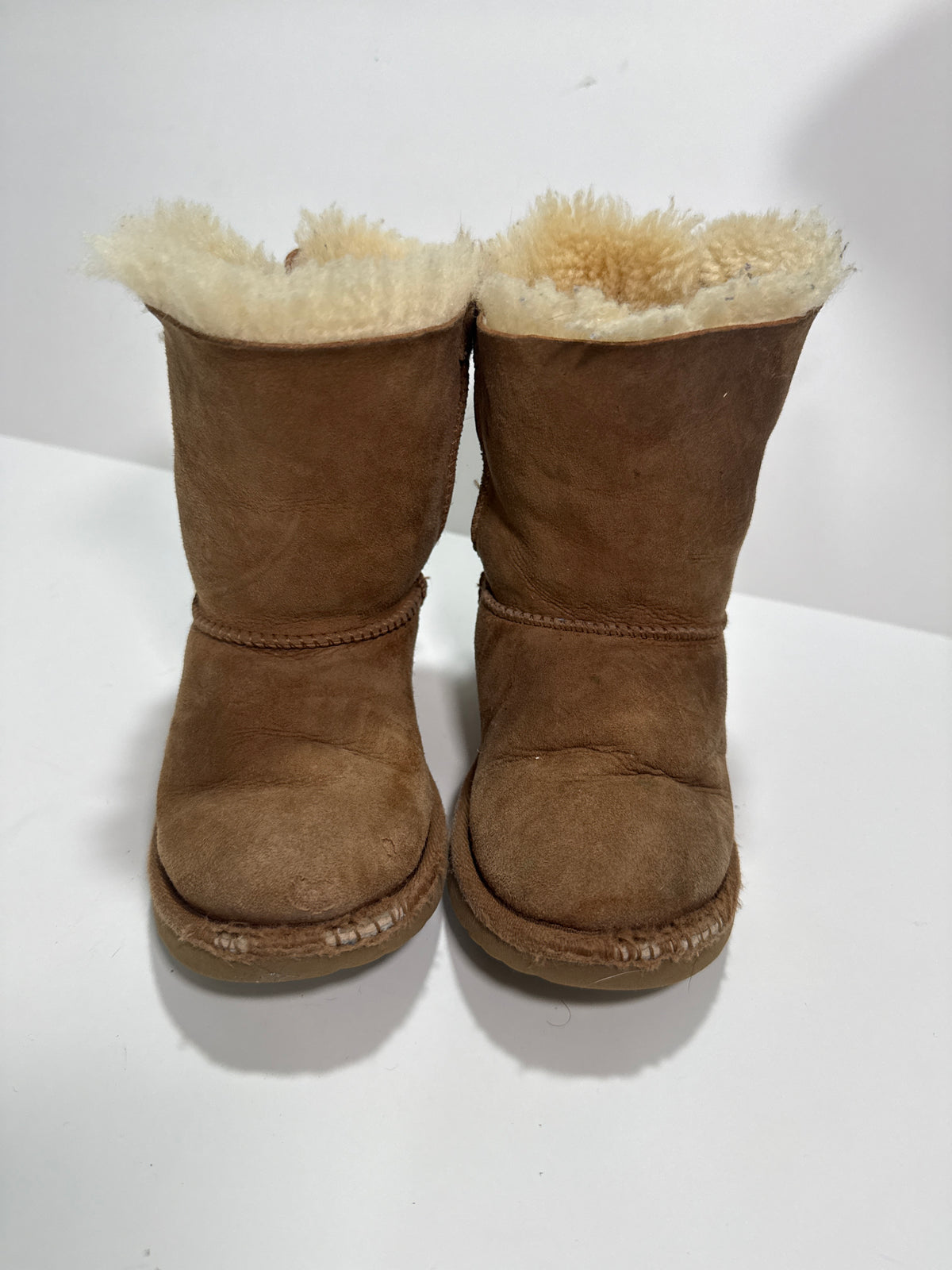 #64 Ugg Bailey Bow GUC Boots (toe wear) Size 11