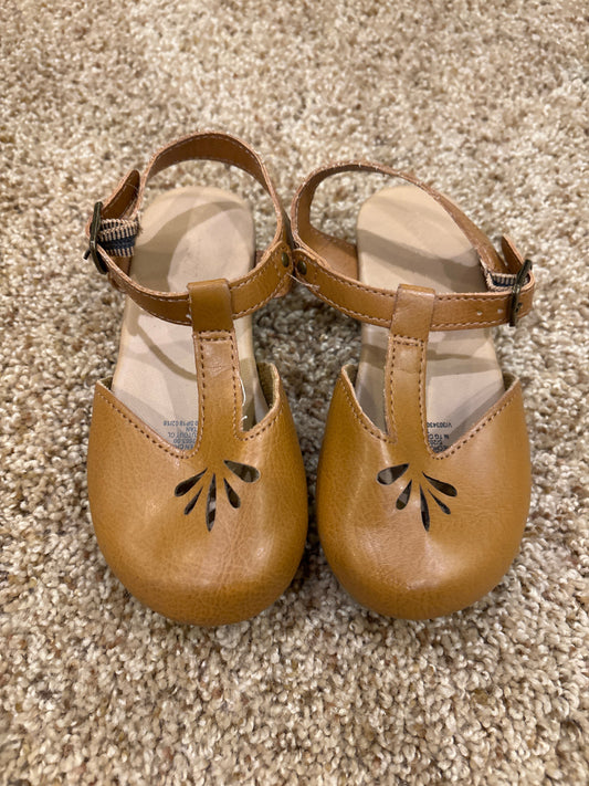 #47, girls Old Navy brown Mary Jane shoes Kids Size 9