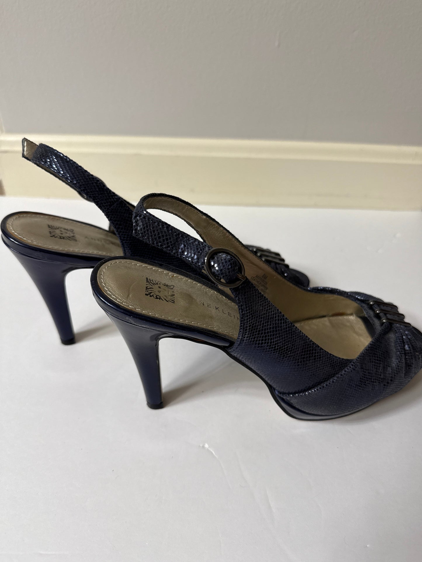 Seller #216, Women’s Anne Klein flex navy metallic heels, sz 8 EUC