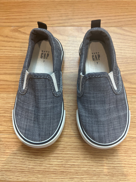 89A Gap navy boys slip on shoes size 7 EUC