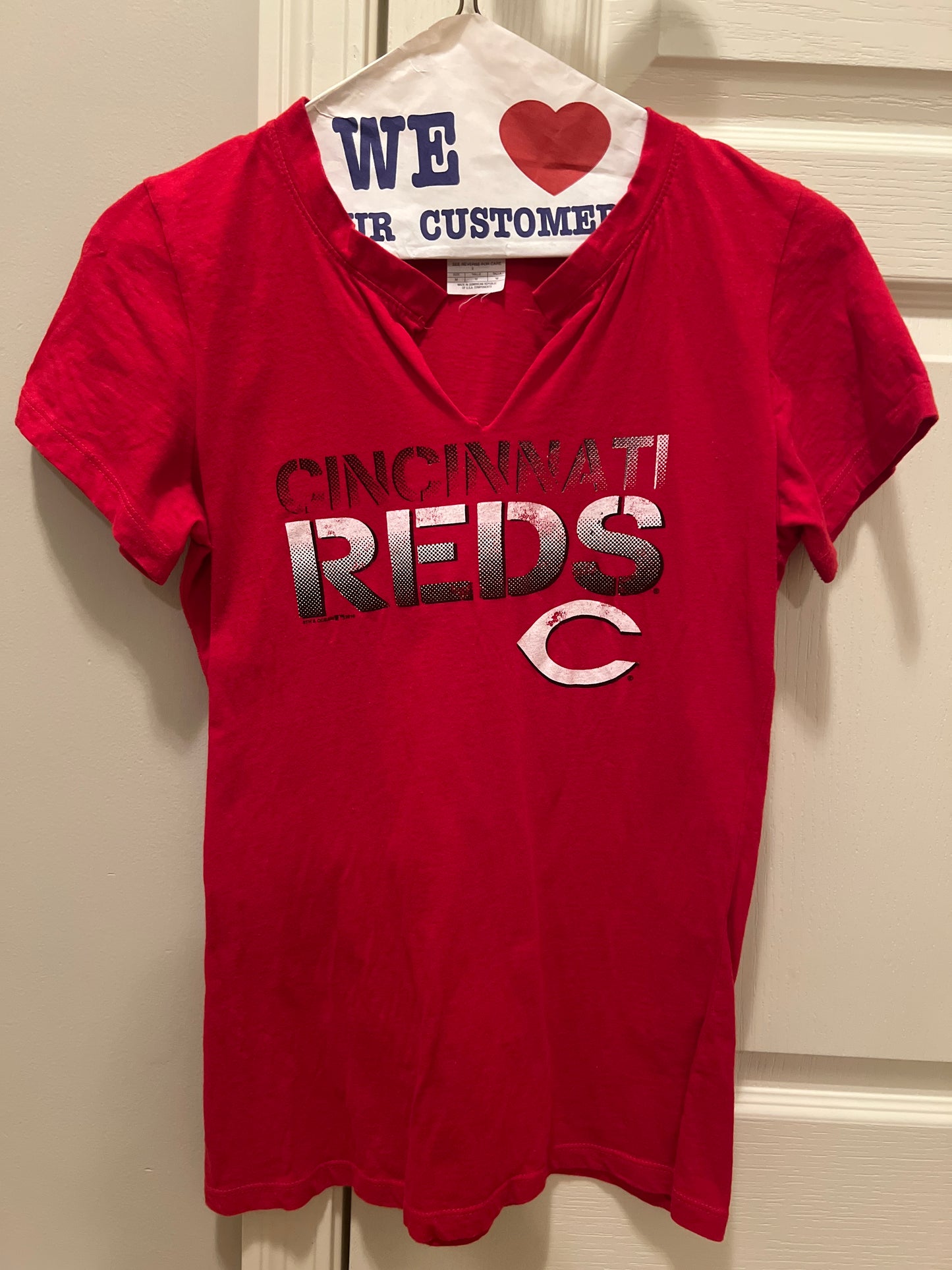Women’s Cincinnati Reds tshirt size M