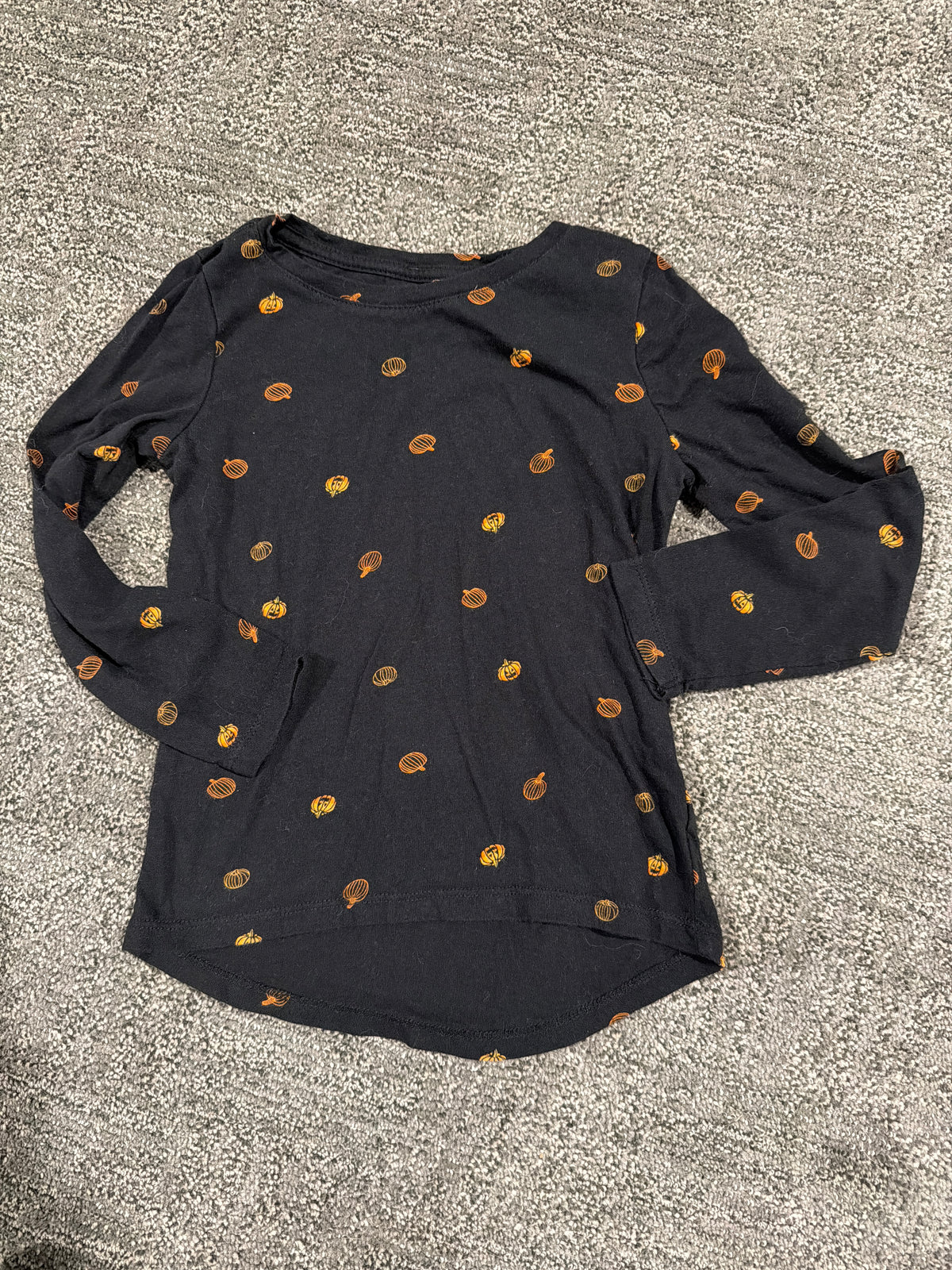 #133 girls old navy XS 5 pumpkin shirt