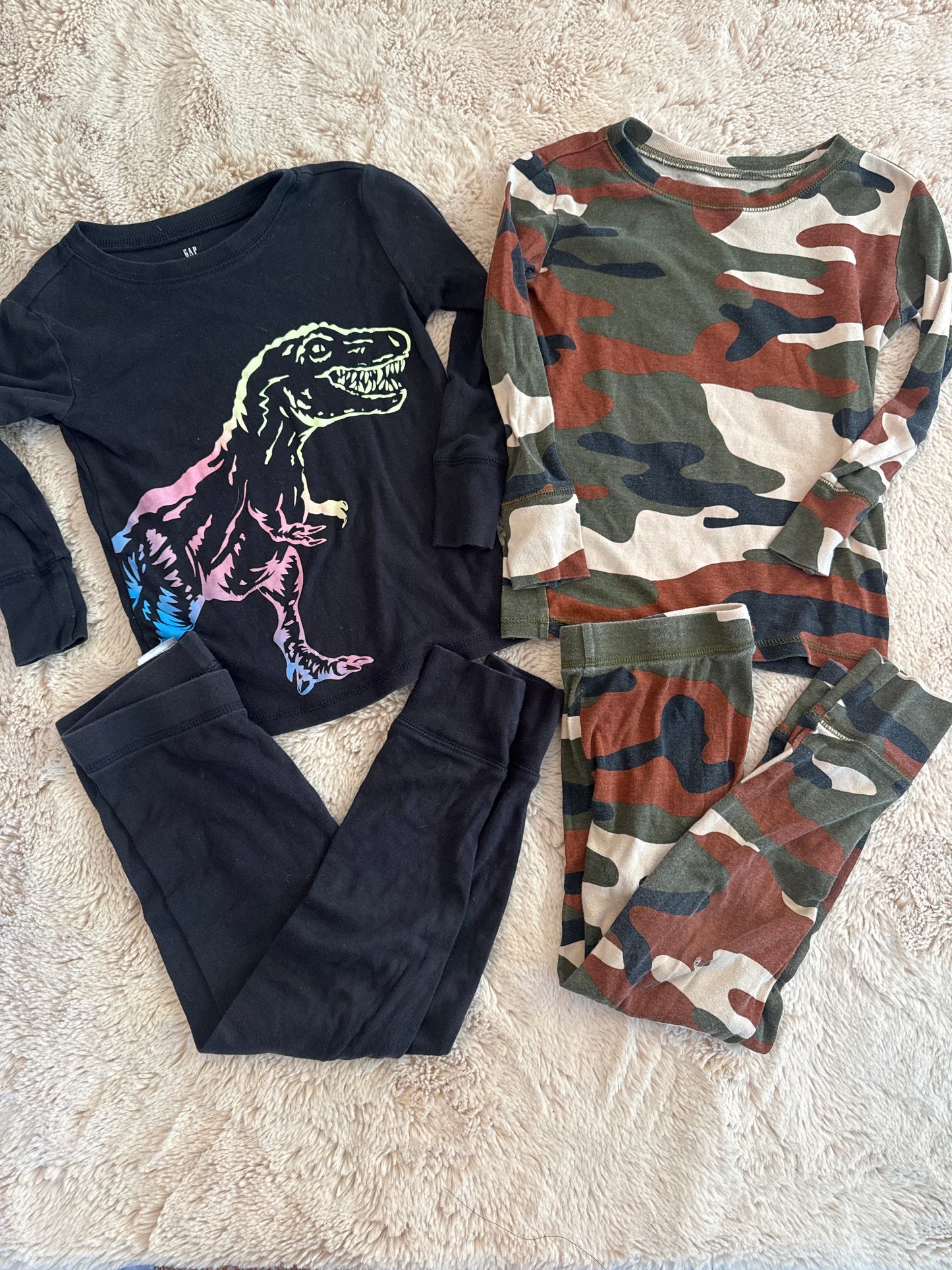 Seller 108 Boys Gap (6) Pajama Bundle Dinosaur Camo