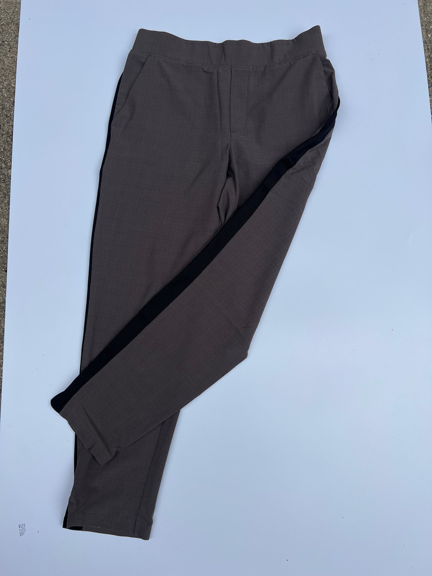 Athleta Womens Brooklyn pant size 6. Plaid pattern with black stripe