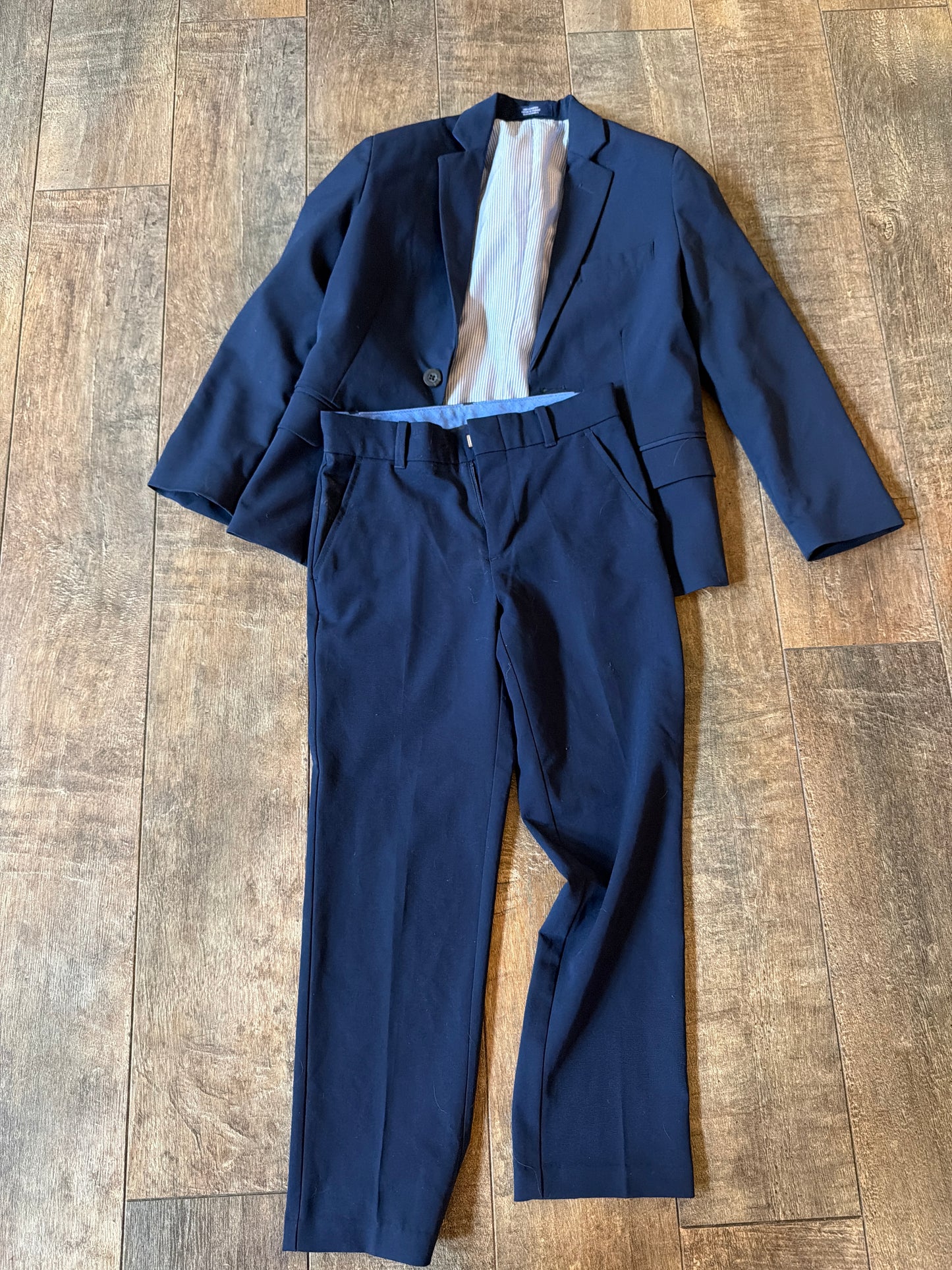 #129 Boys size 8 Izod suit