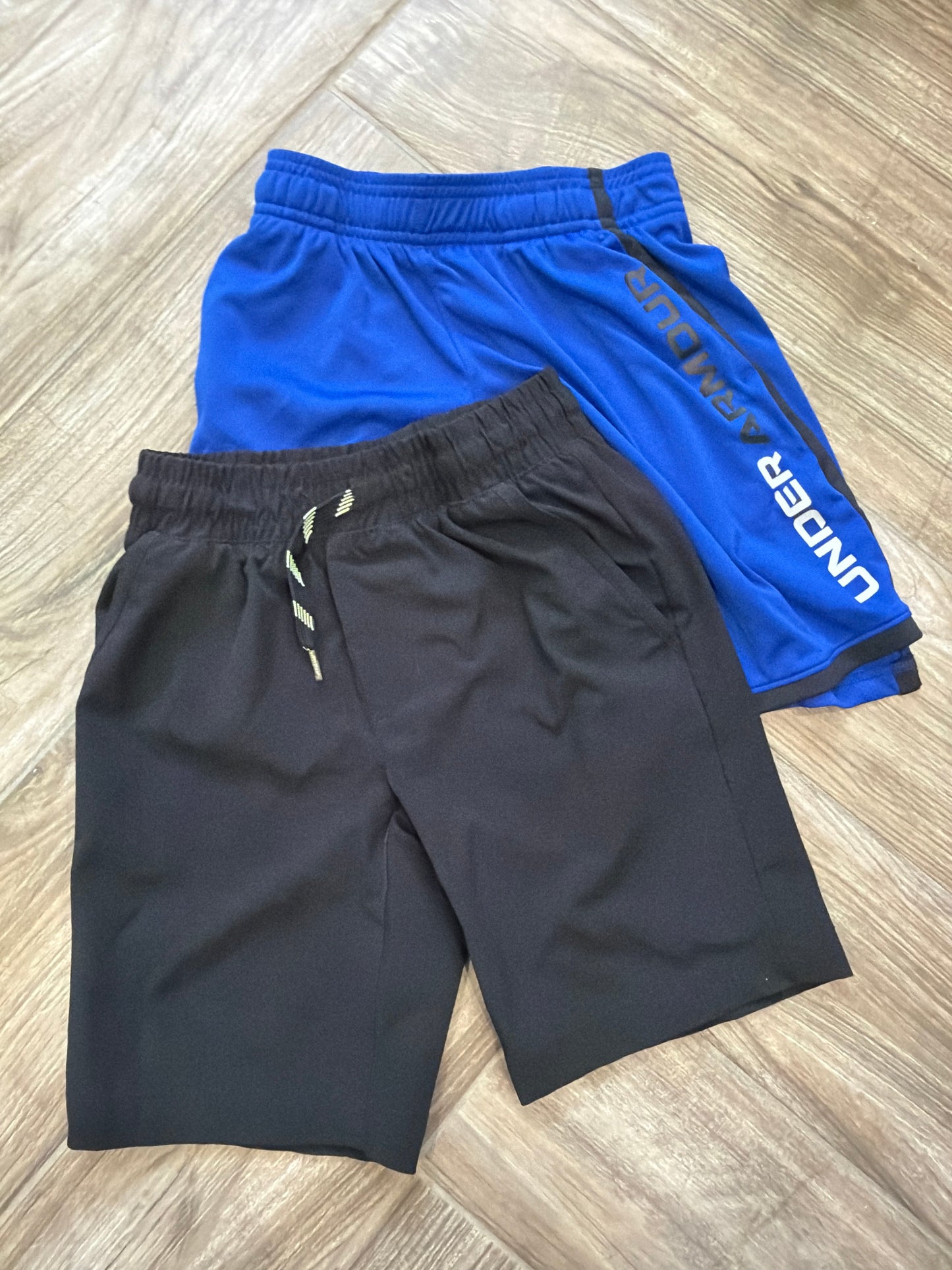 #208 Boys size Small  shorts