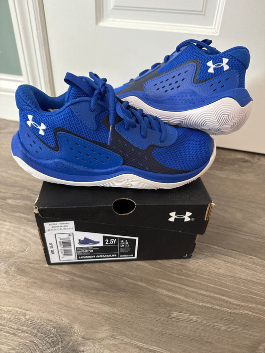 #149 Boys size 2.5 under armour Athletic shoes