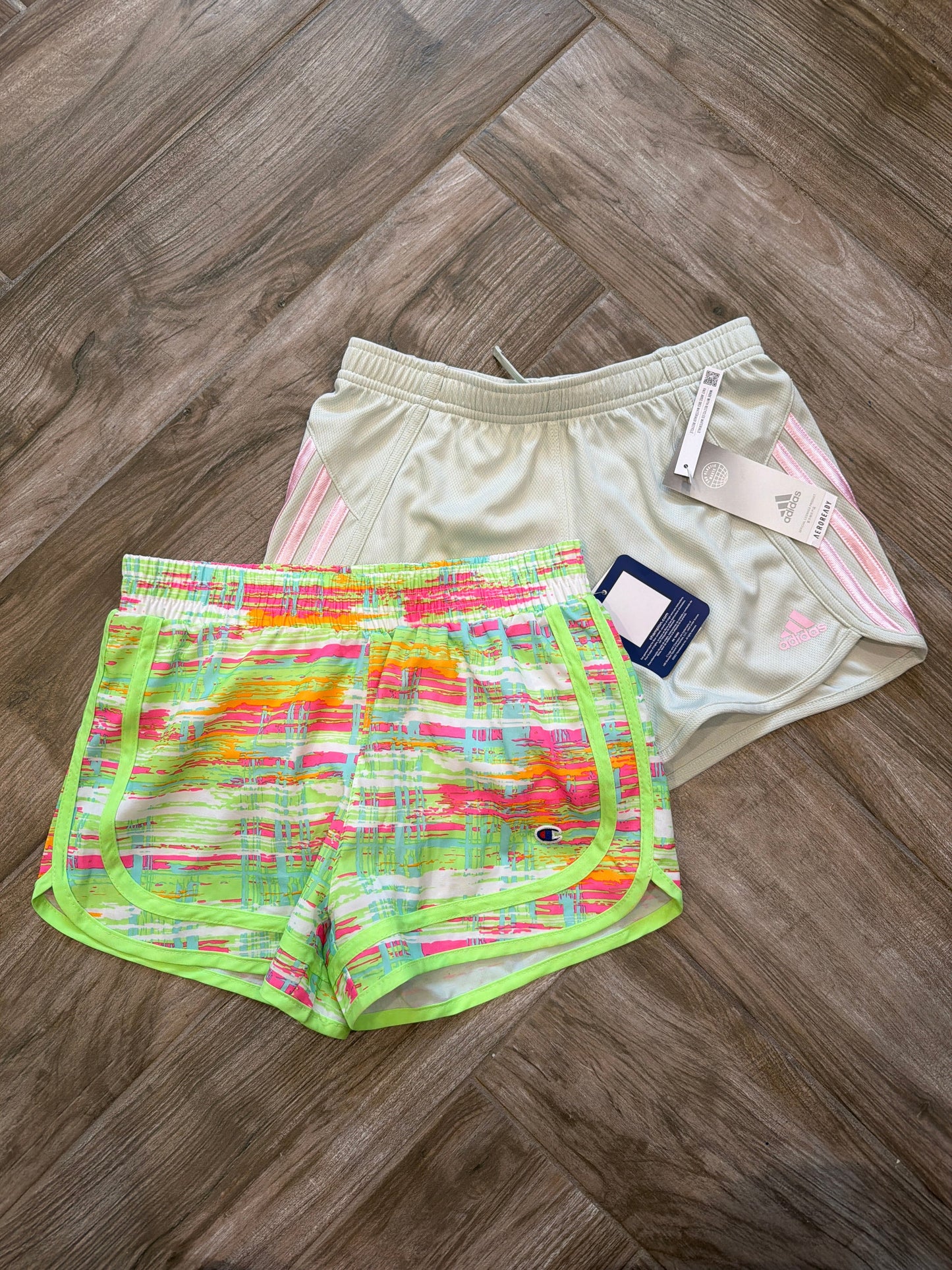 #208 NWT Girls Size Medium shorts