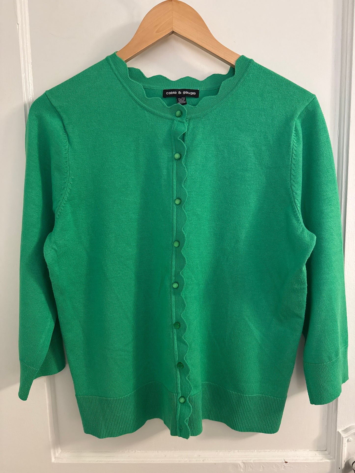 #152 - PRICE REDUCED Cable & Gauge Kelly Green Scalloped Cardigan – XL
