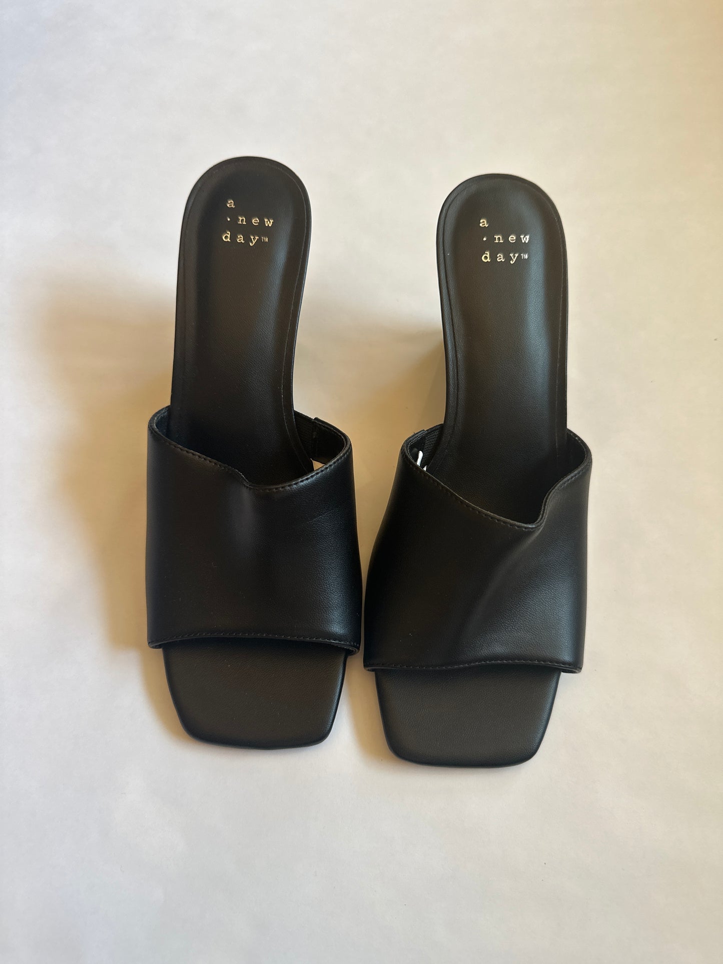 #10 | Women’s size 8 | A New day black wedges | like new