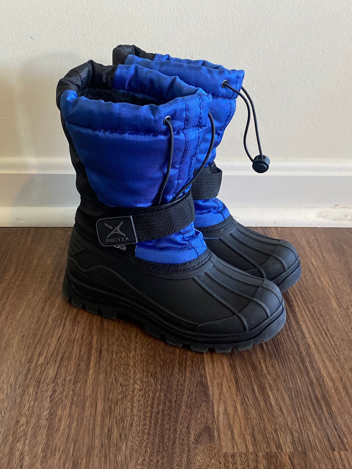 #59 boys size 13 snow boots