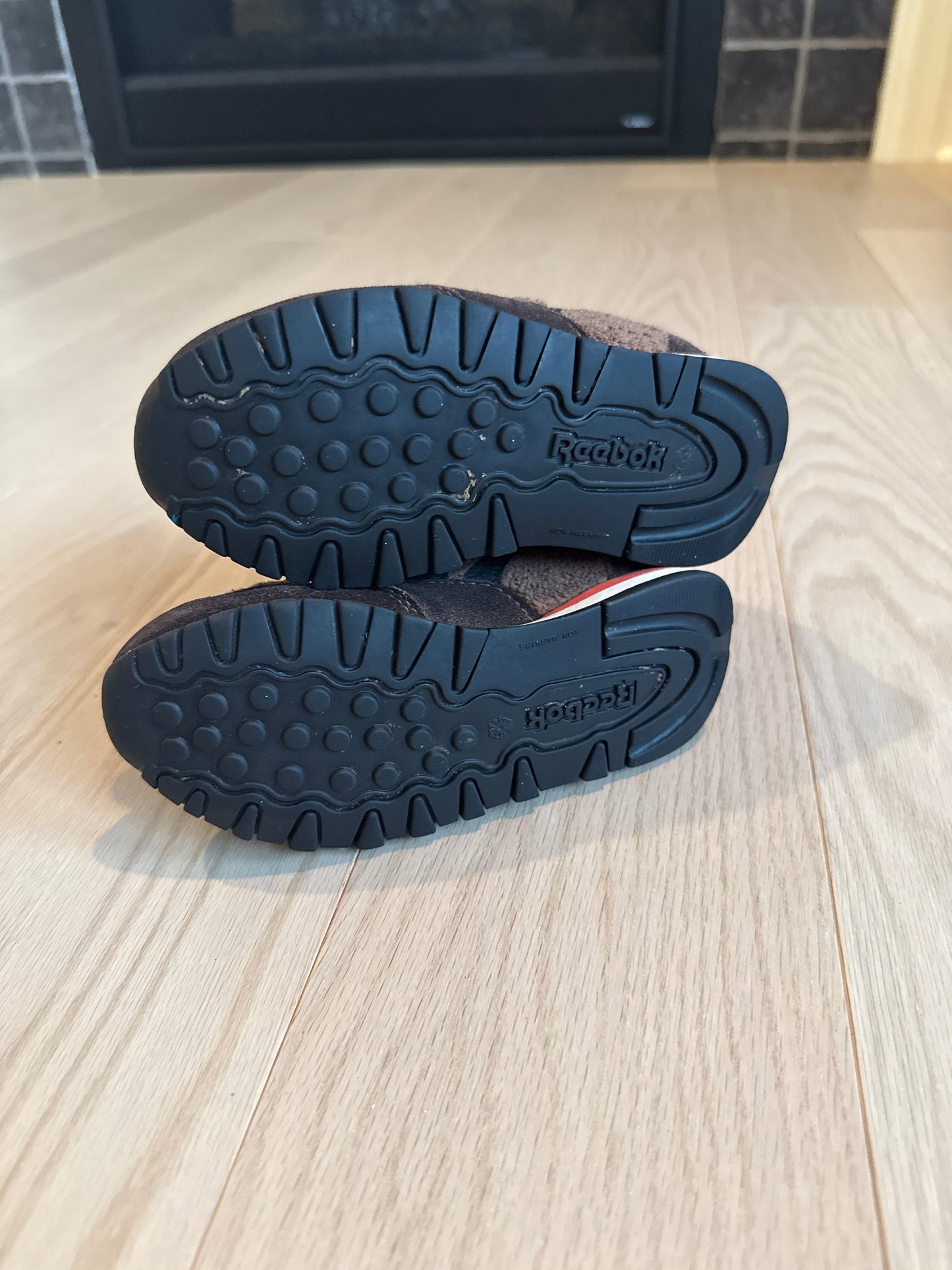 Seller #216 Boys brown suede-like Reebok Disney shoes, sz 10 VGUC