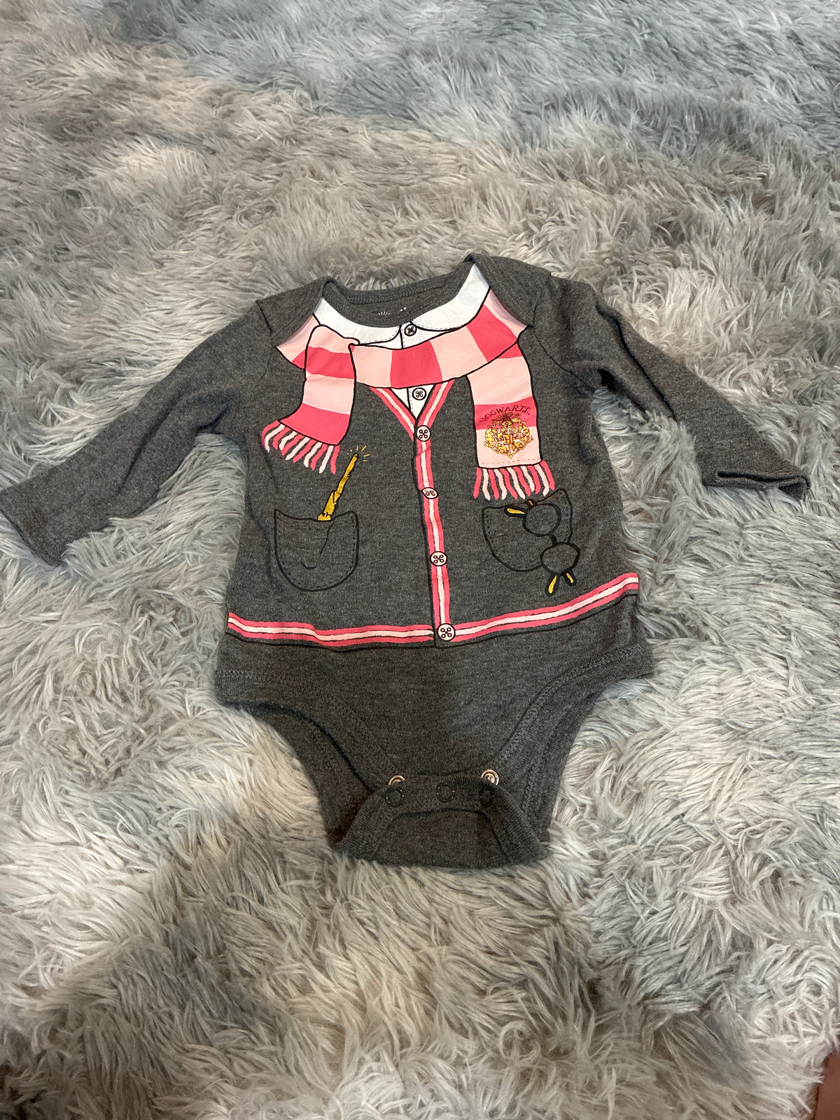 SCO46-long sleeve hogwarts onesie-girls-3-6 months