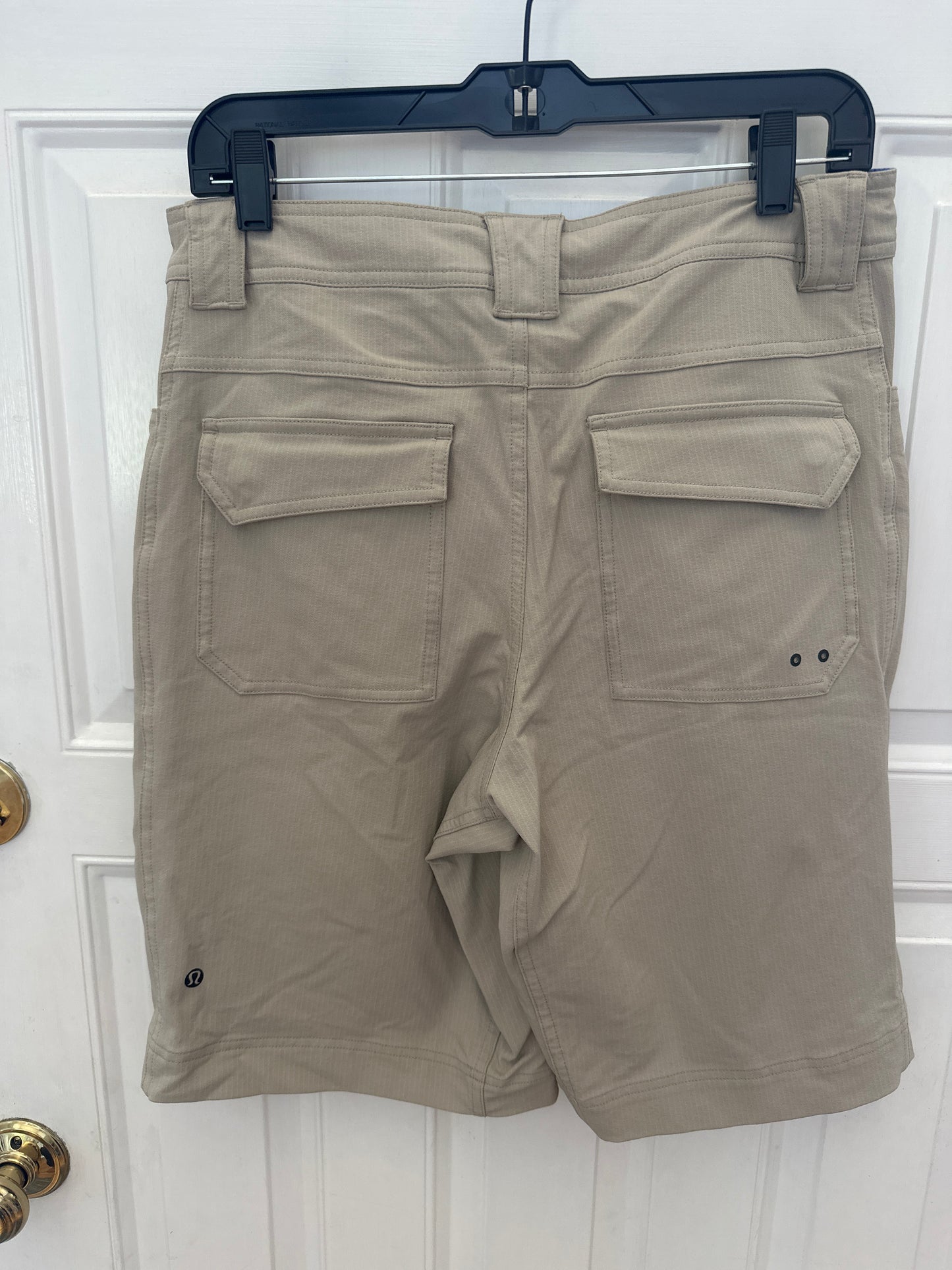 #81A Lululemon Men’s Shorts Sz 32 Khaki