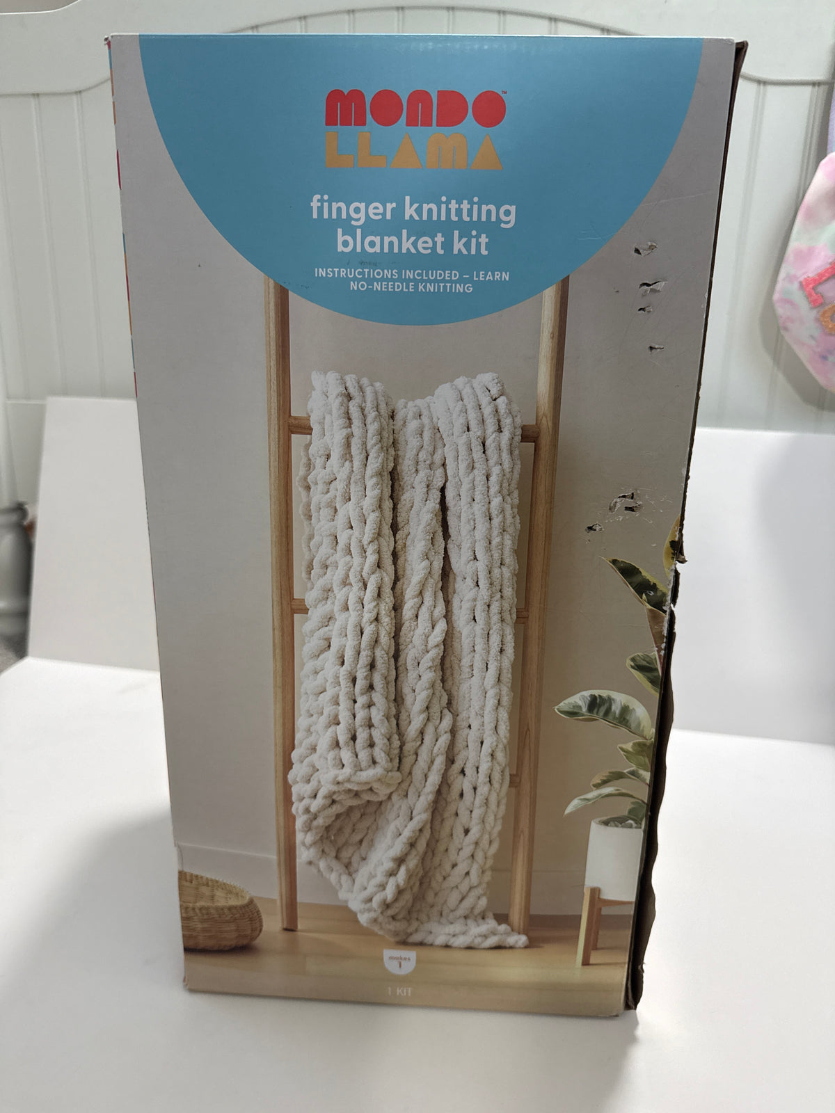 #64 NEW Mondo Llama finger knitting blanket kit