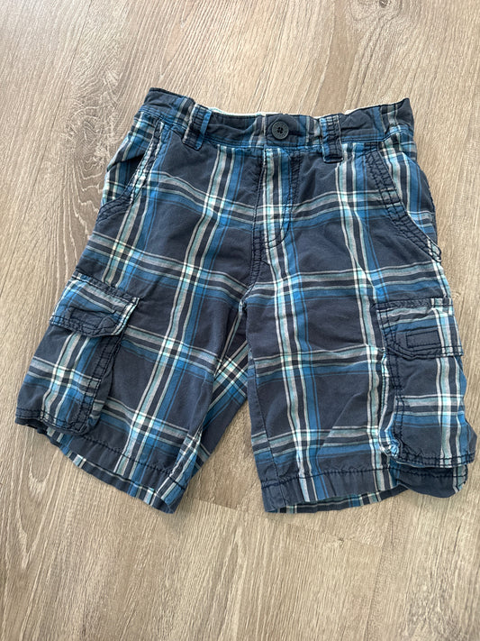 #149 Boys size 7 Old Navy plaid blue cargo shorts