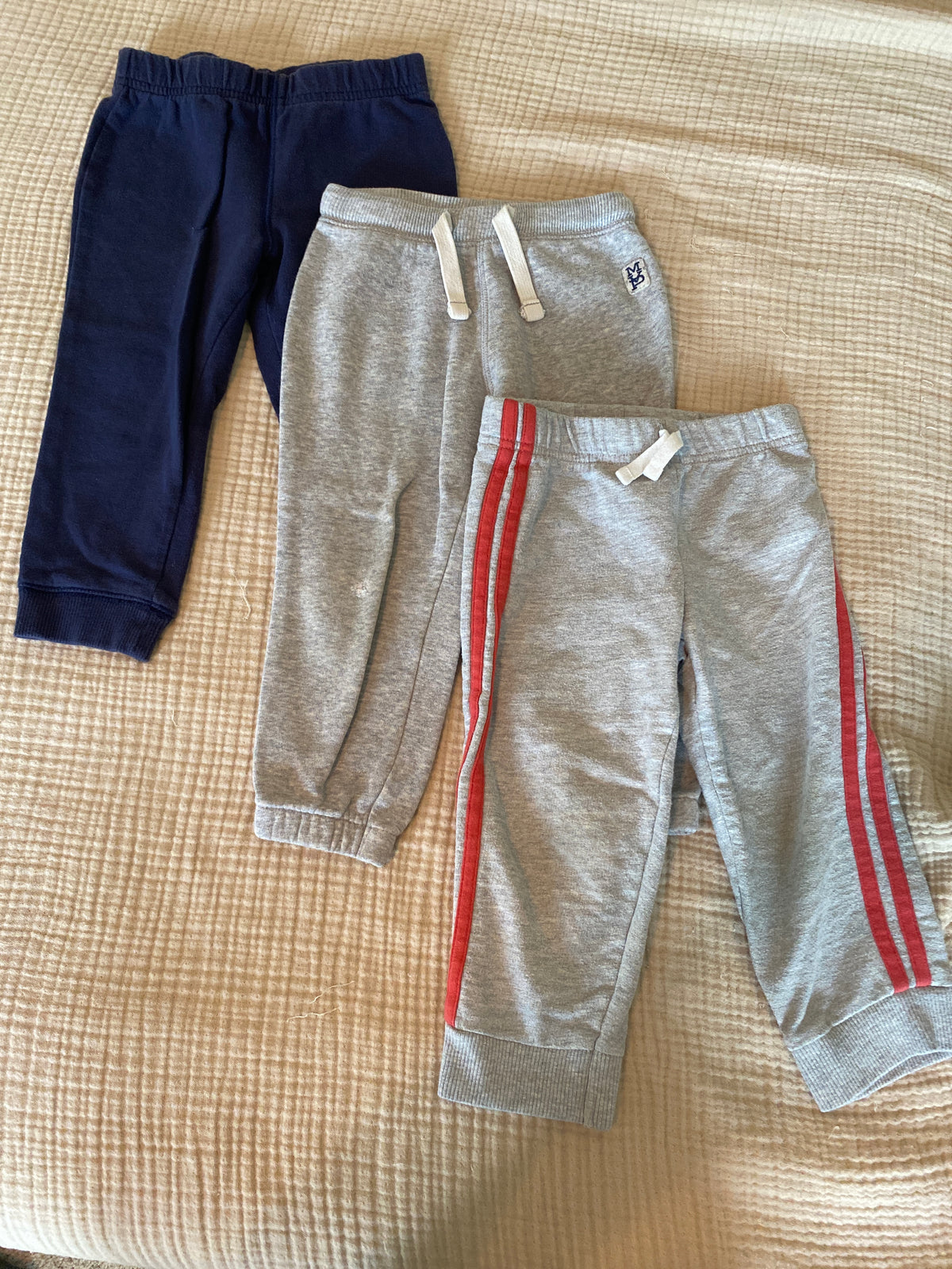 #63-boys  Carters sweatpants (24 month)