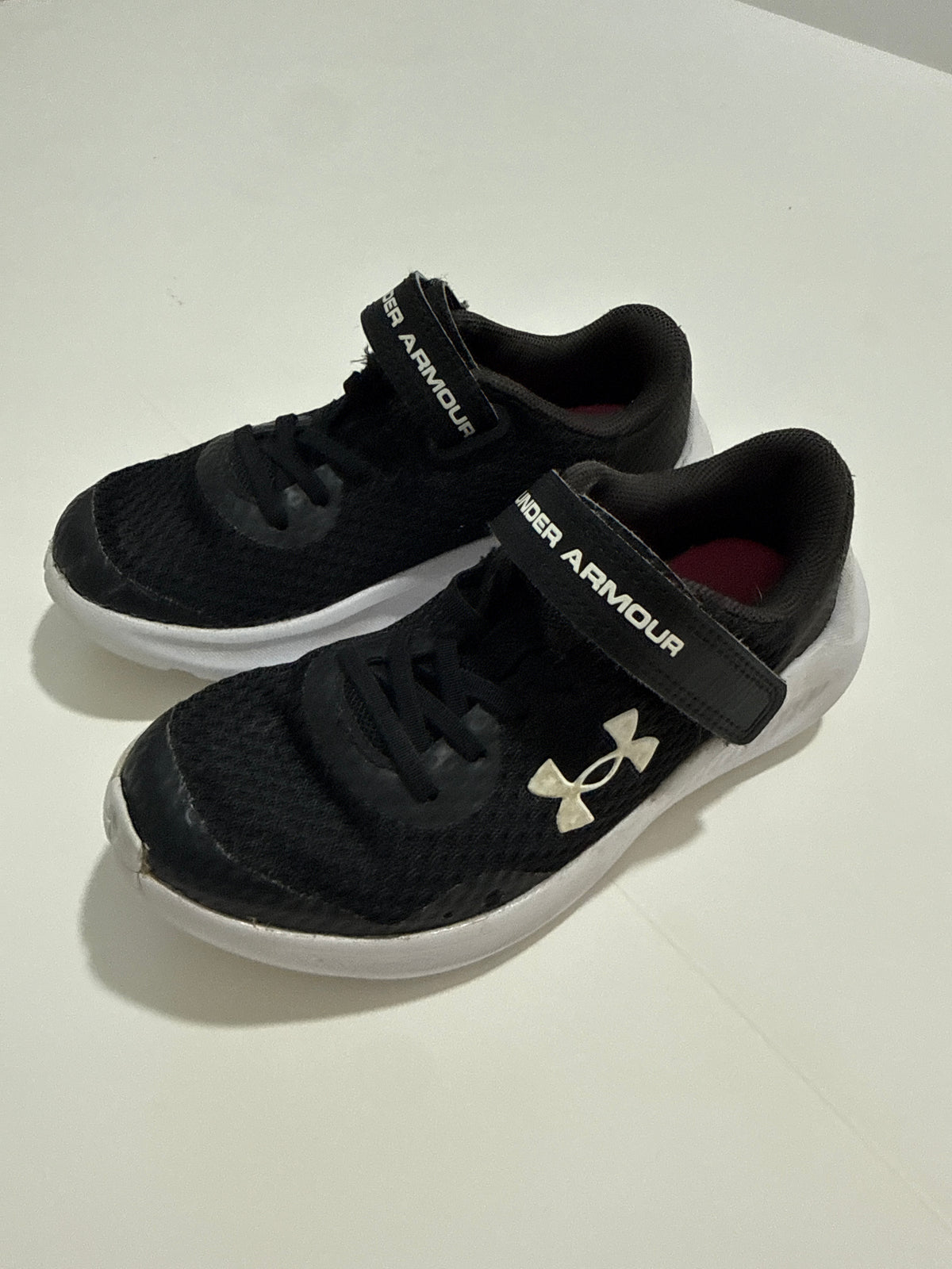 #64 Under Armour Black Velcro Sneakers Size 11