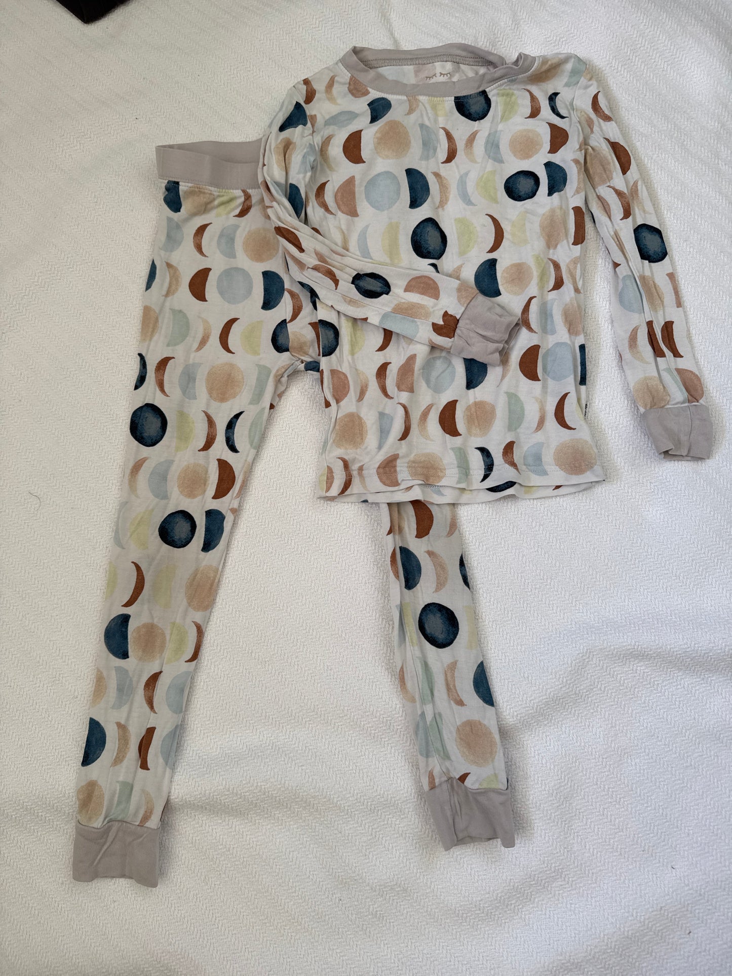 Seller #127 Little sleepies pajamas size 3t