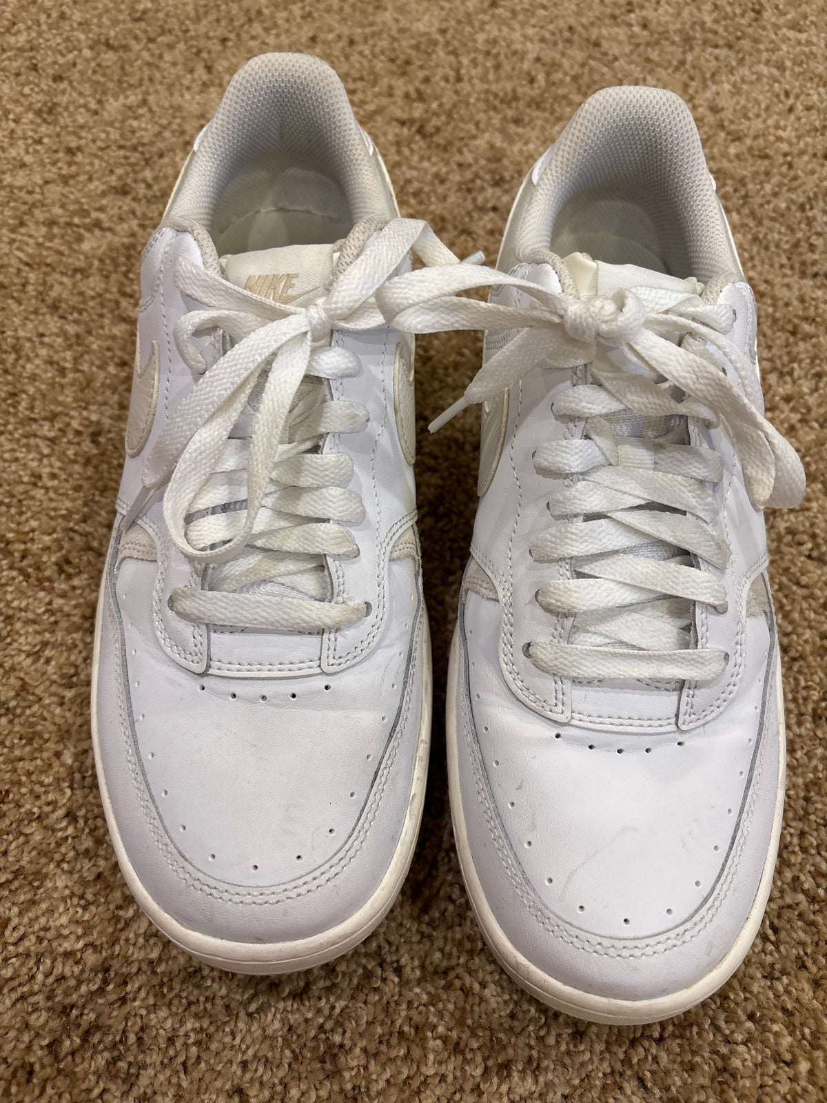 #47 women size 9, nike sneakers