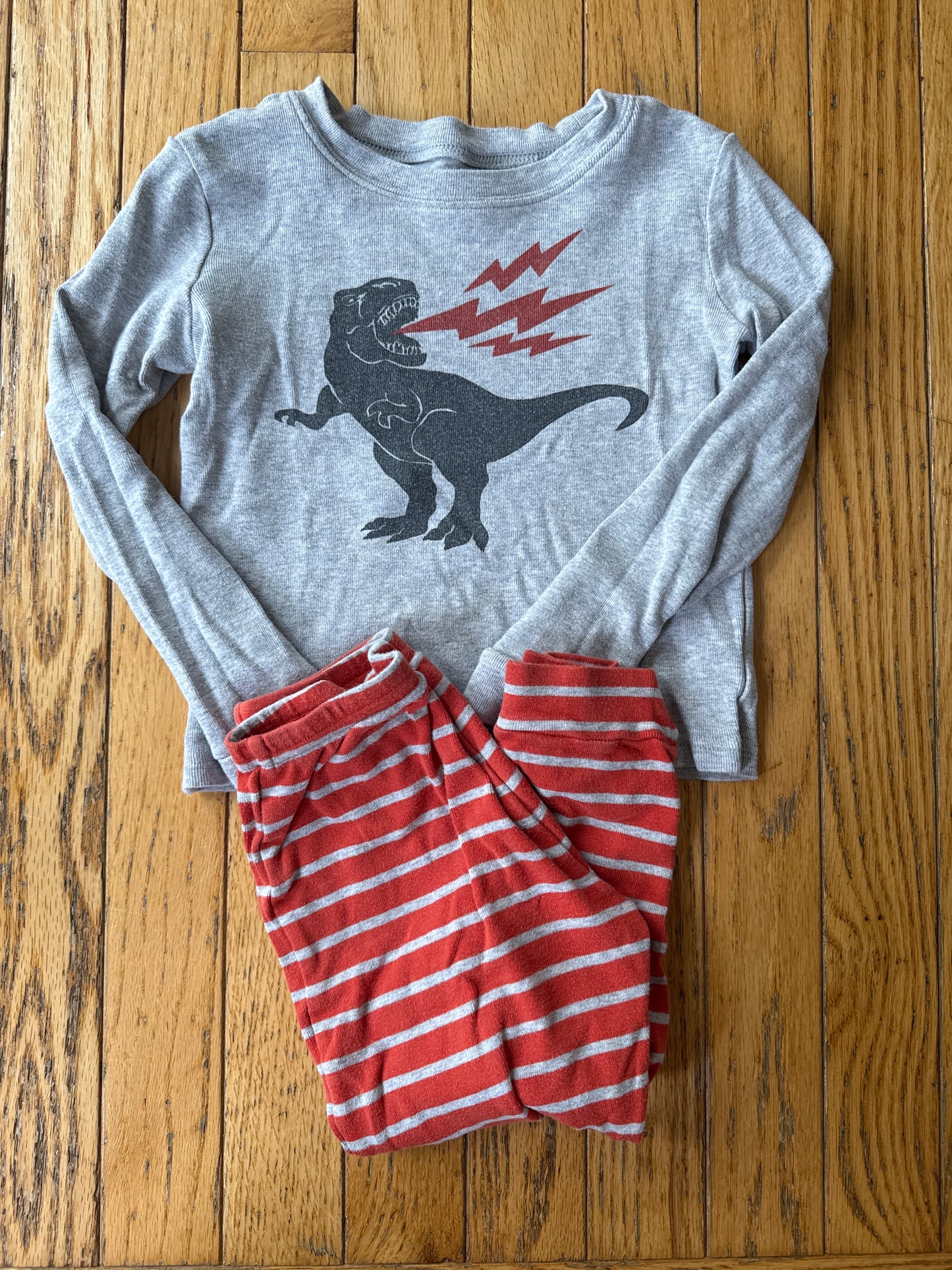 178 Tucker + Tate size 4 boys dinosaur pajamas GUC (runs small)