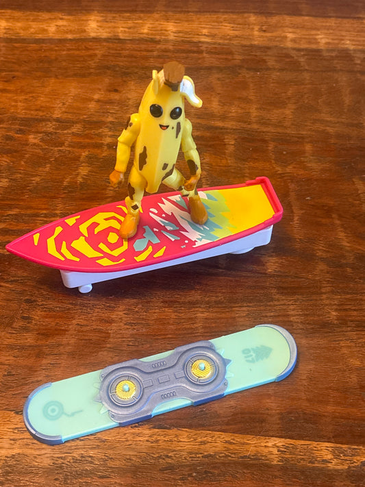 #182 Fortnite Peely skate/surfboard battery powered